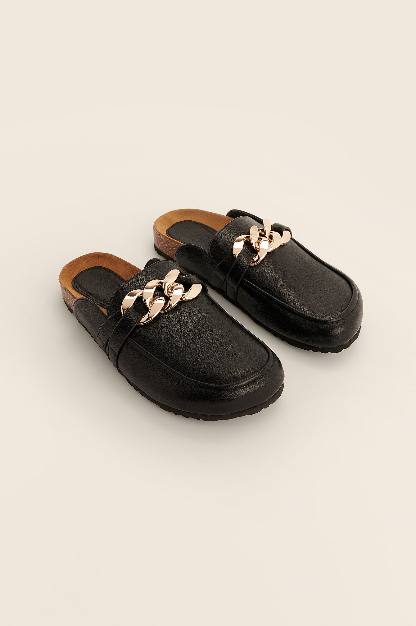 Loafers Met Ketting En Gedetailleerd Voetenbed Zwart | na-kd.com