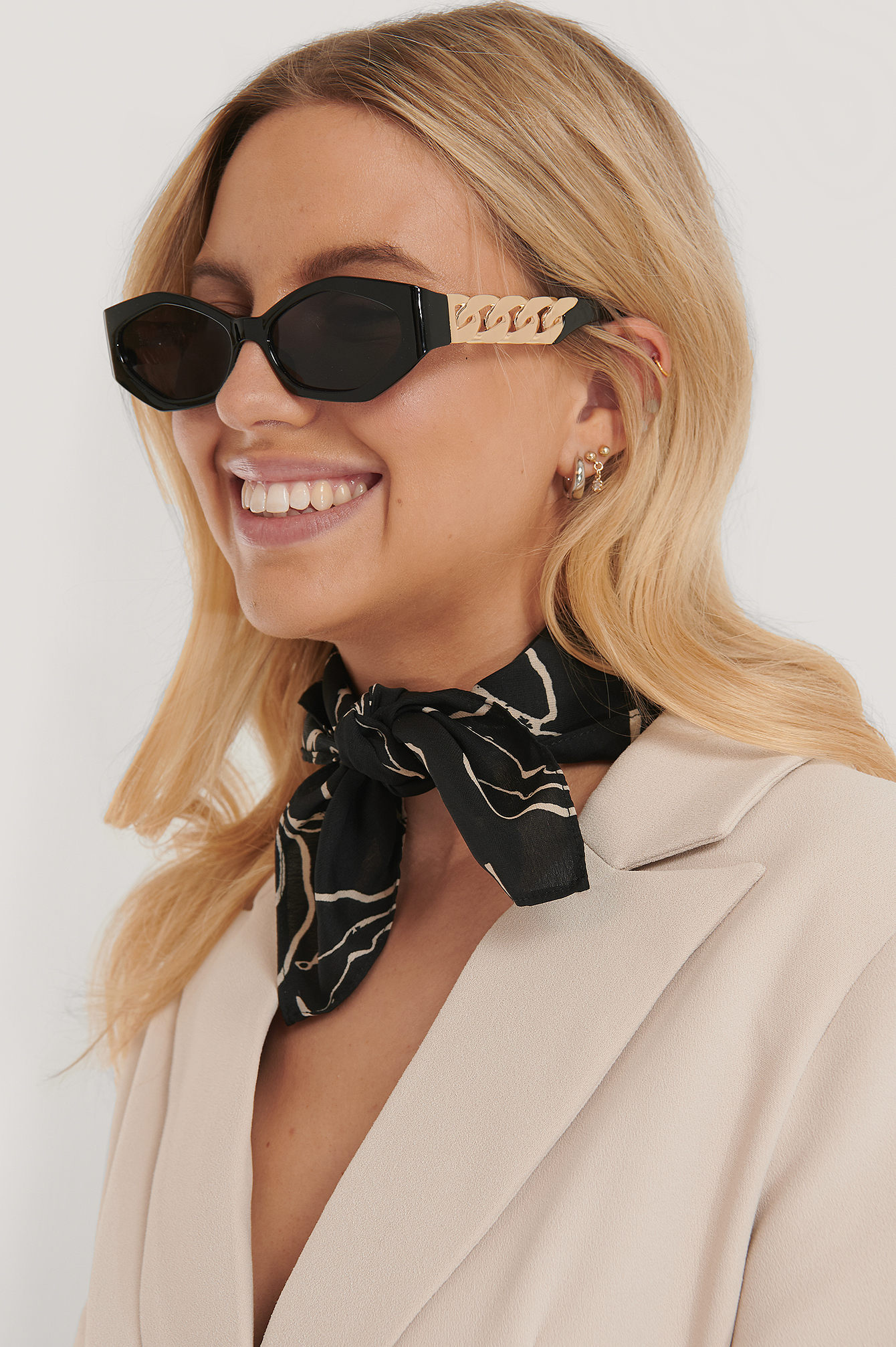 Chain Temple Detailed Sunglasses Black NAKD