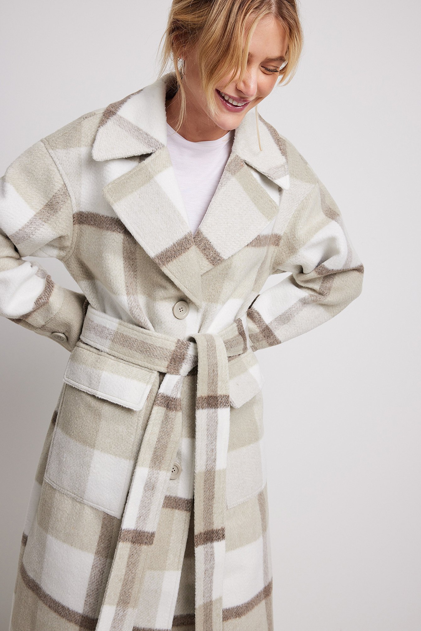 Oversize ternet frakke med Beige | NA-KD