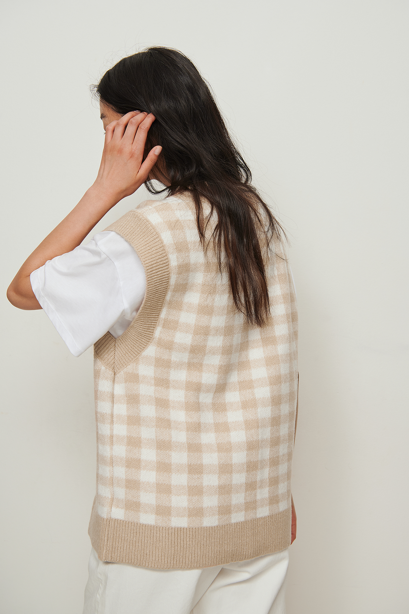 Beige/White Checked V-neck Knitted Vest