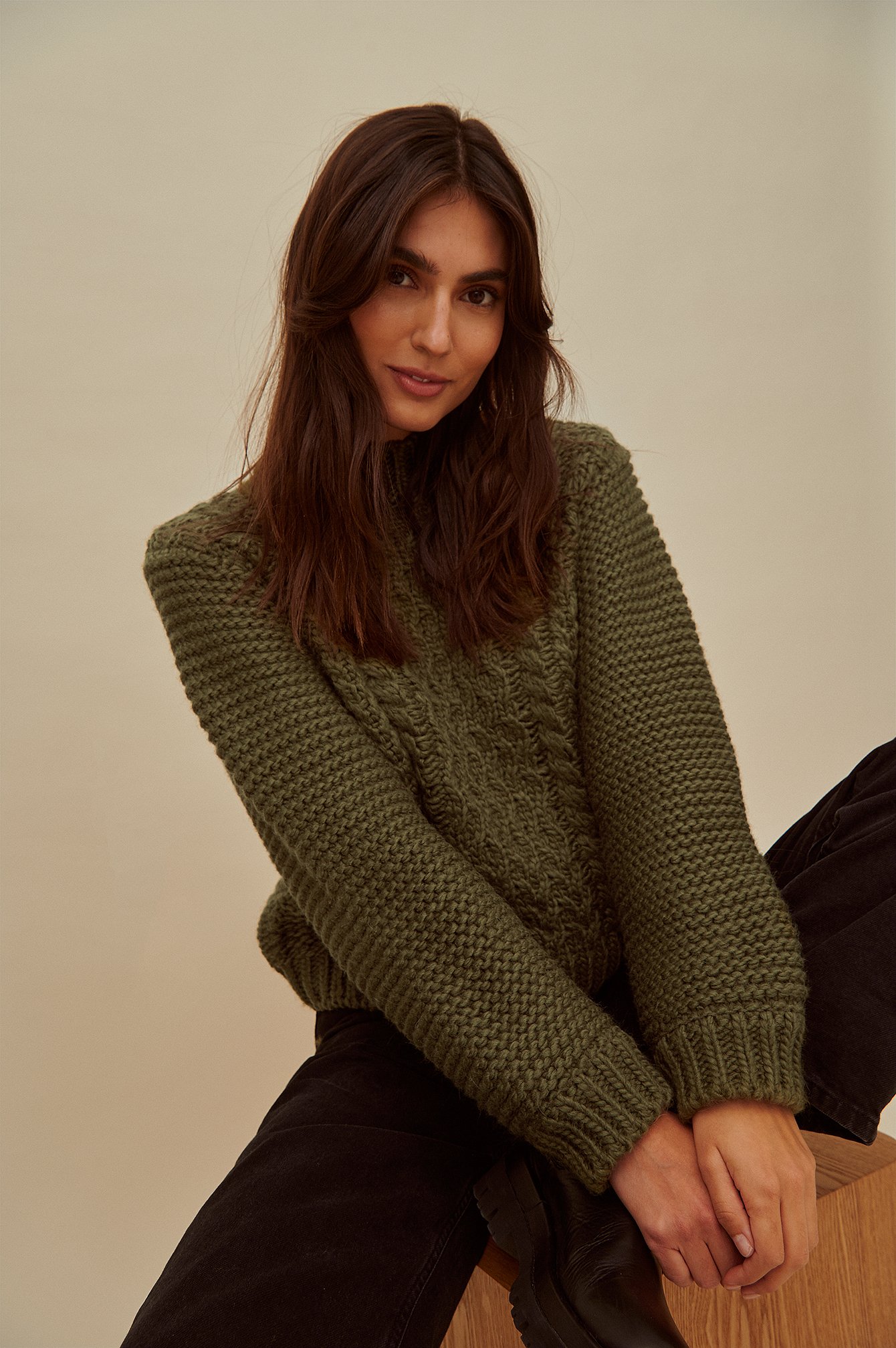 Olive Night Chunky sweater met kabeldetail