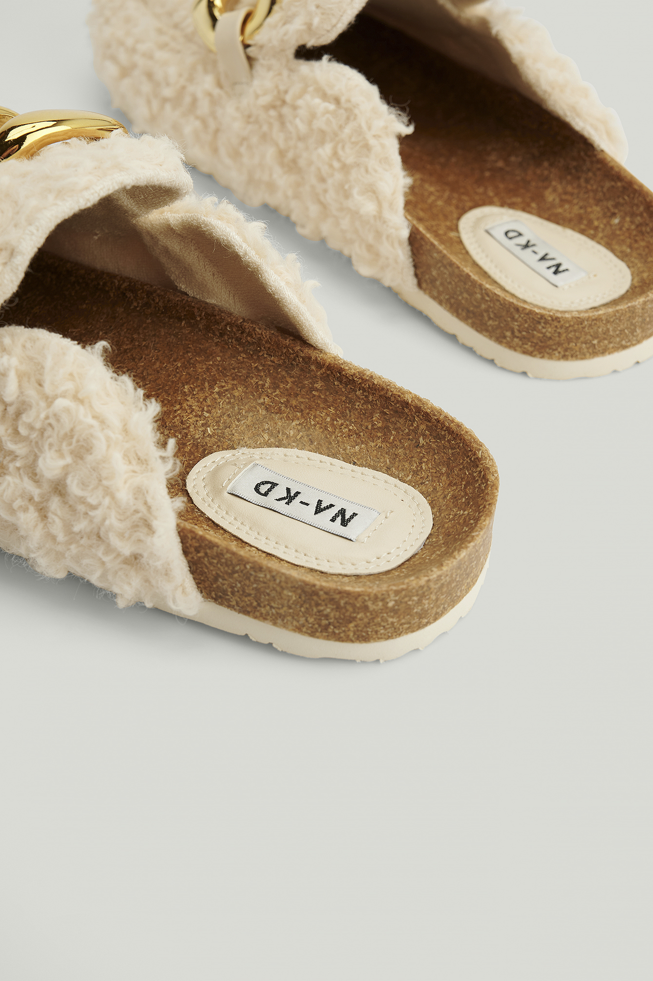 Offwhite Chunky Chain Teddy Slippers