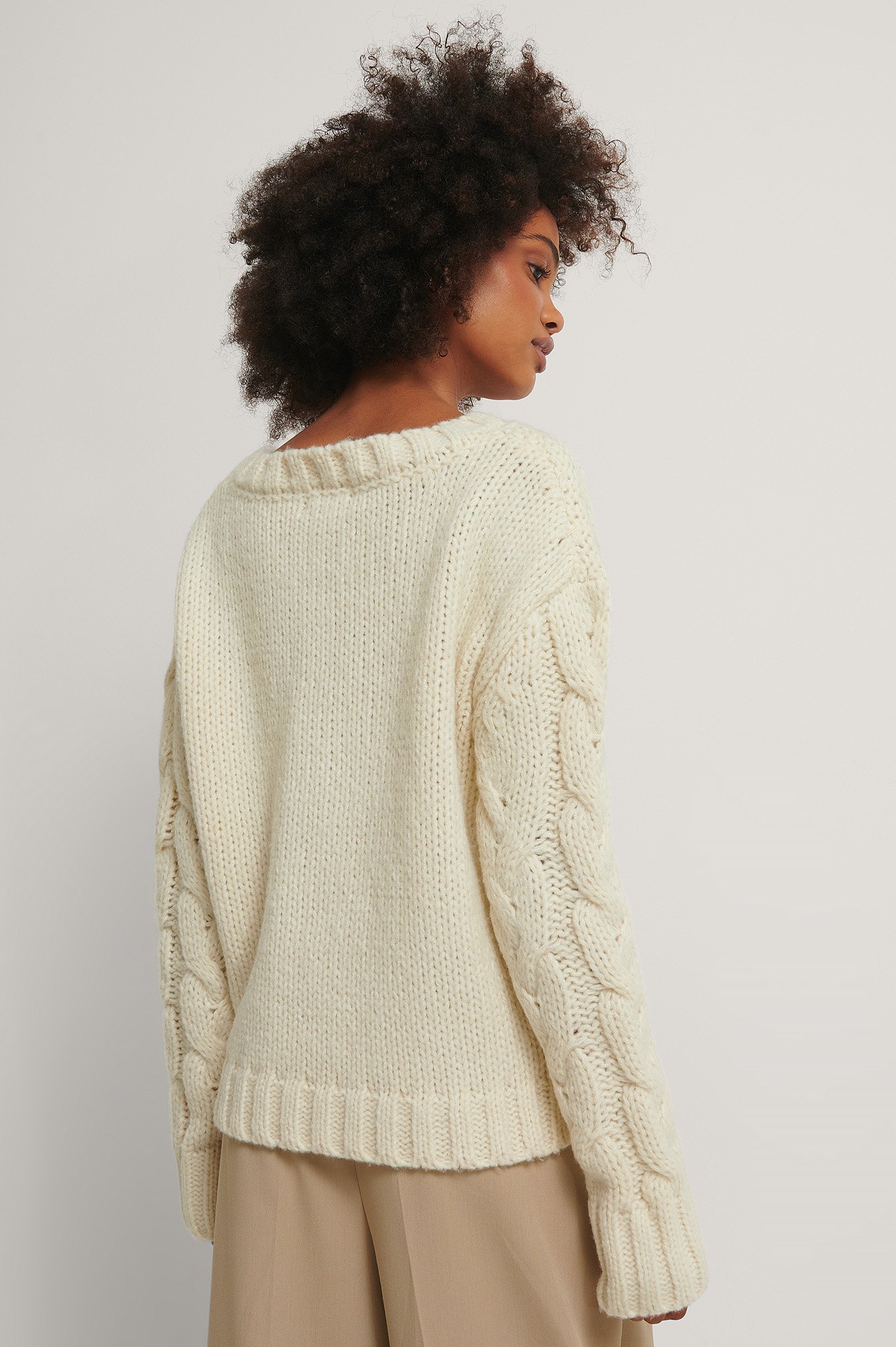 Offwhite Chunky Knit V-neck Cable Sweater