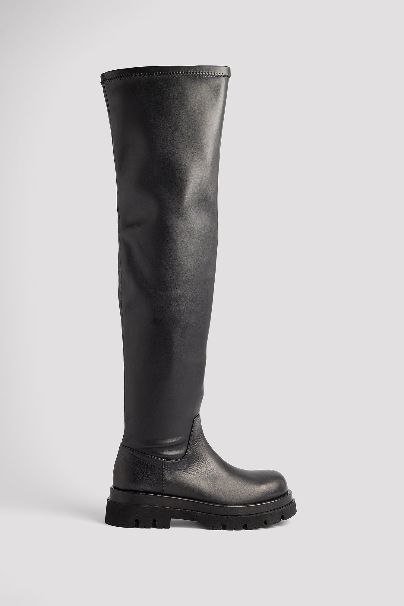 na-kd shoes -  Weite Overknee-Stiefel aus Leder - Black