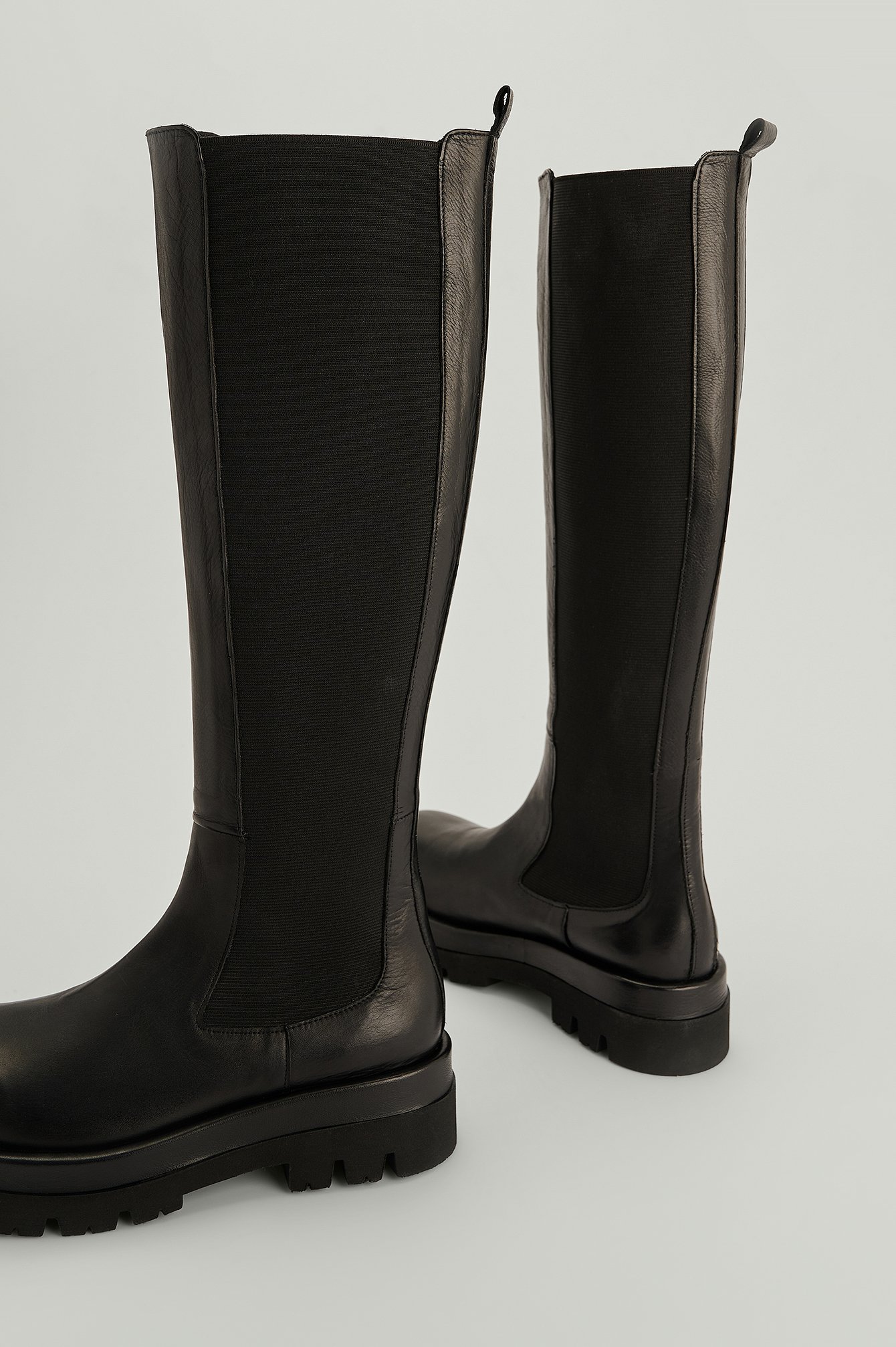 Black Chunky profile boots i skinn med skaft