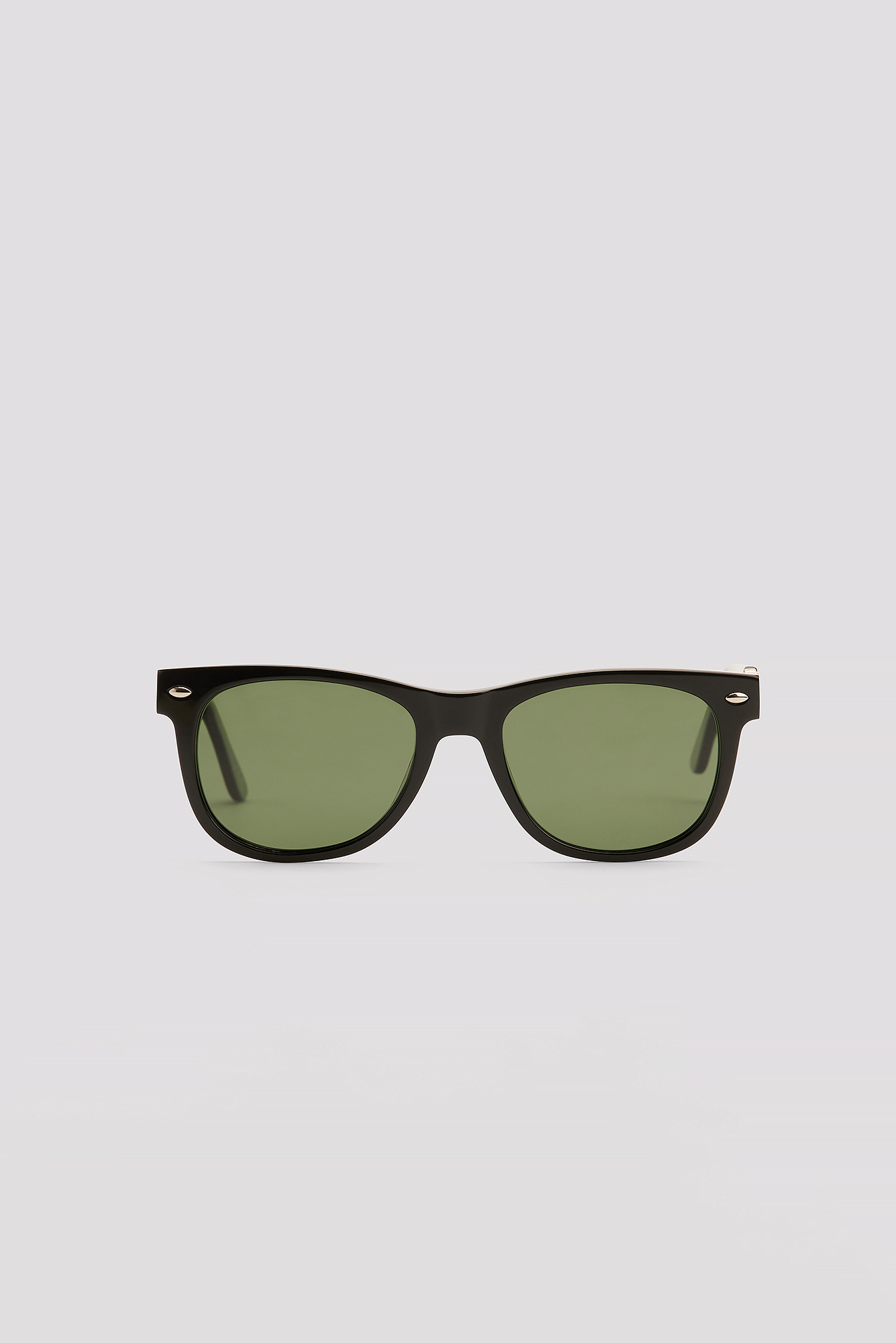 Klassiske afrundede solbriller med i Sort | NA-KD