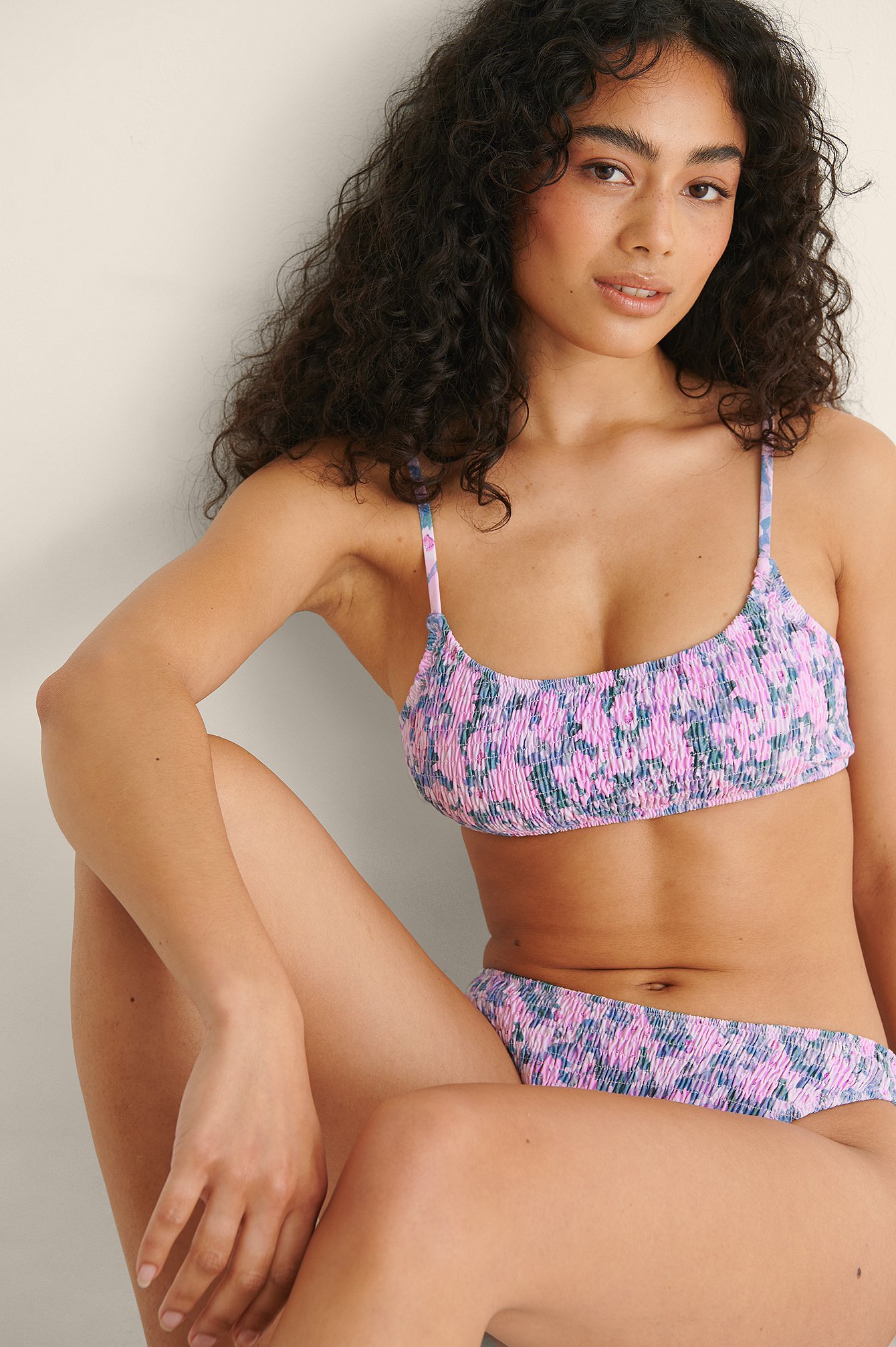 Rosey Floral Strak uitgesneden gesmokte bikinitop