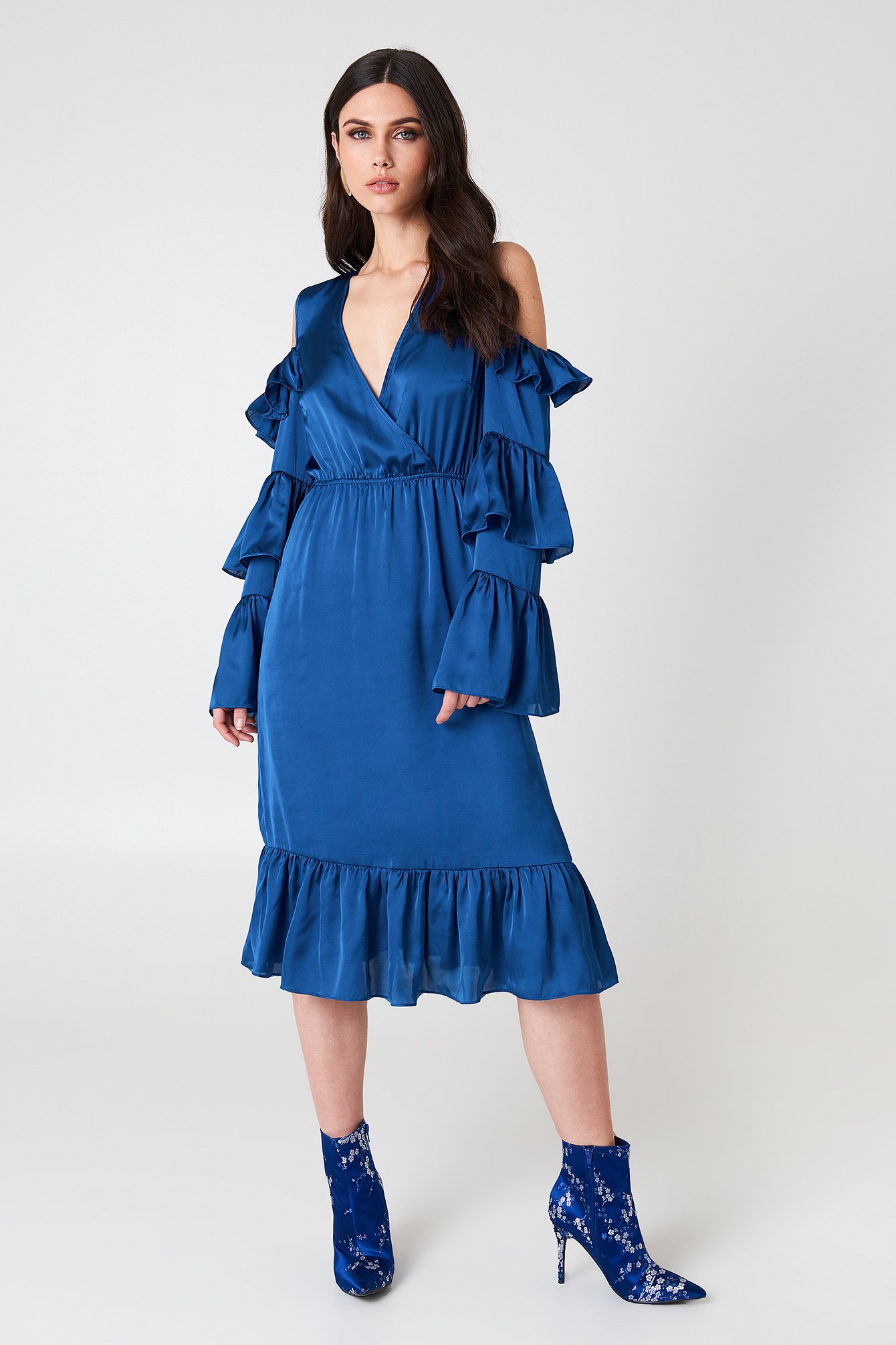 Cold Shoulder Ruffle Midi Dress Blue | NA-KD