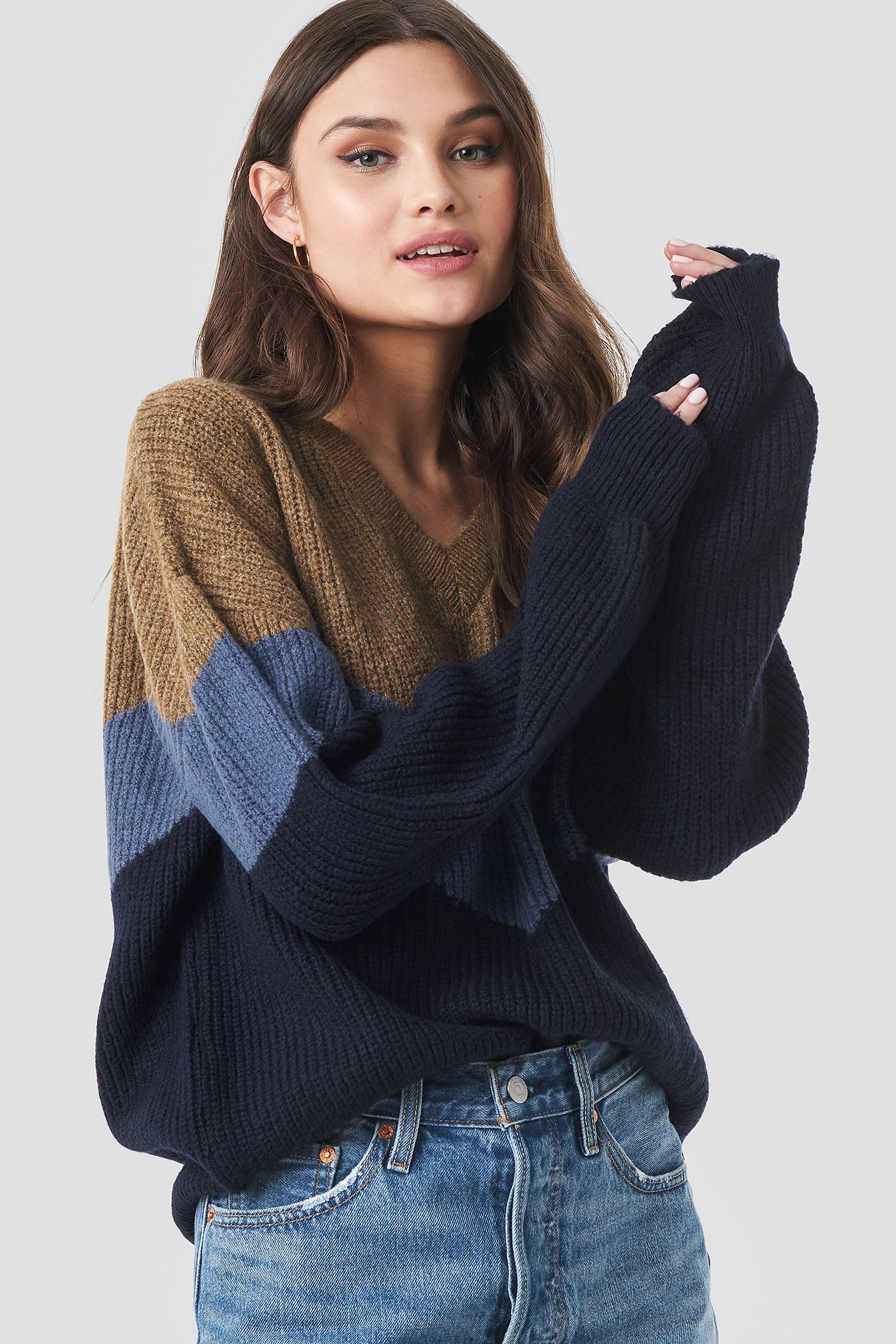 Blue Color Blocked V-neck Knitted Sweater