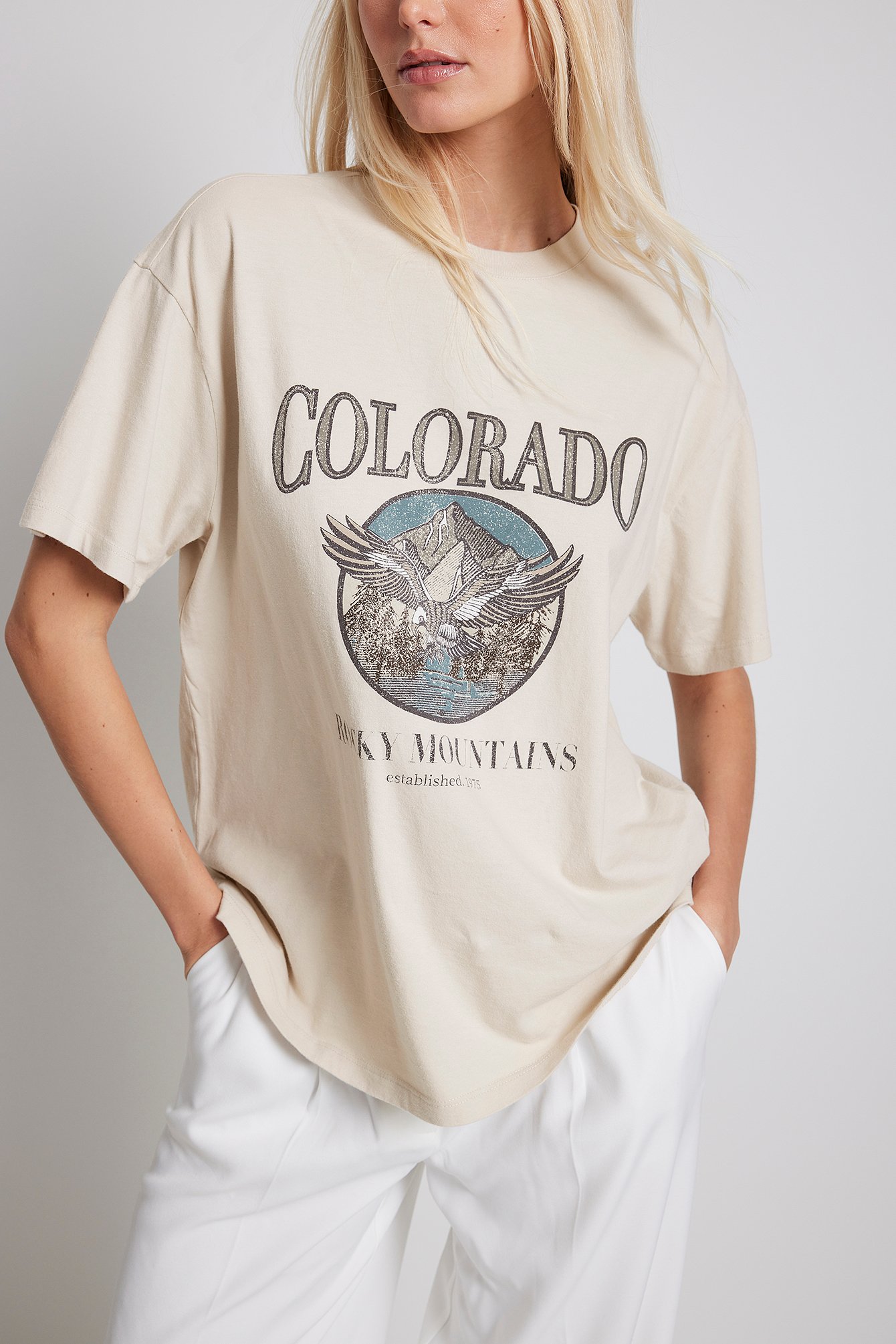 Colorado Printed Tee Beige | NA-KD