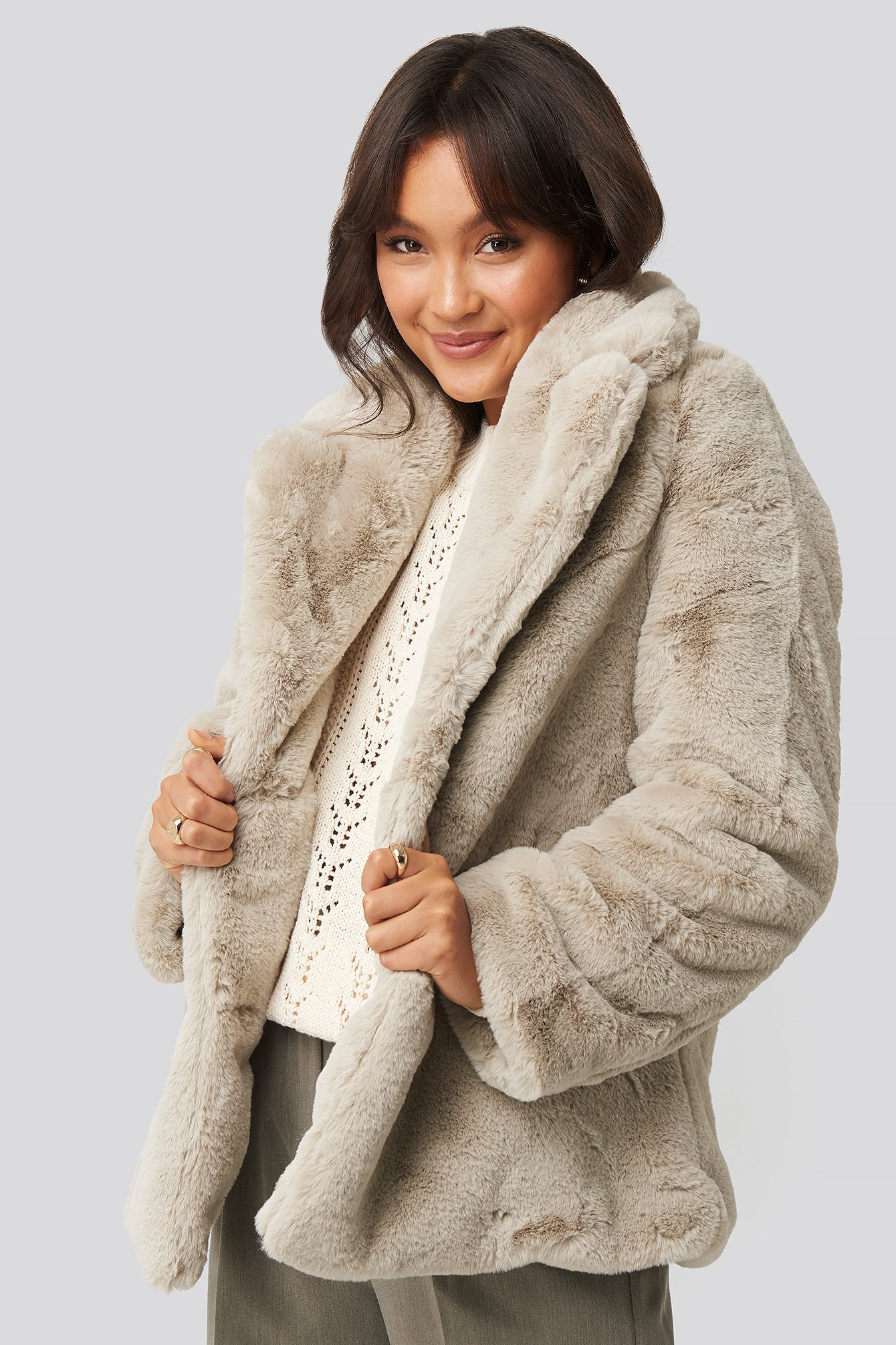 Colored Faux Fur Short Coat Beige na-kd.com