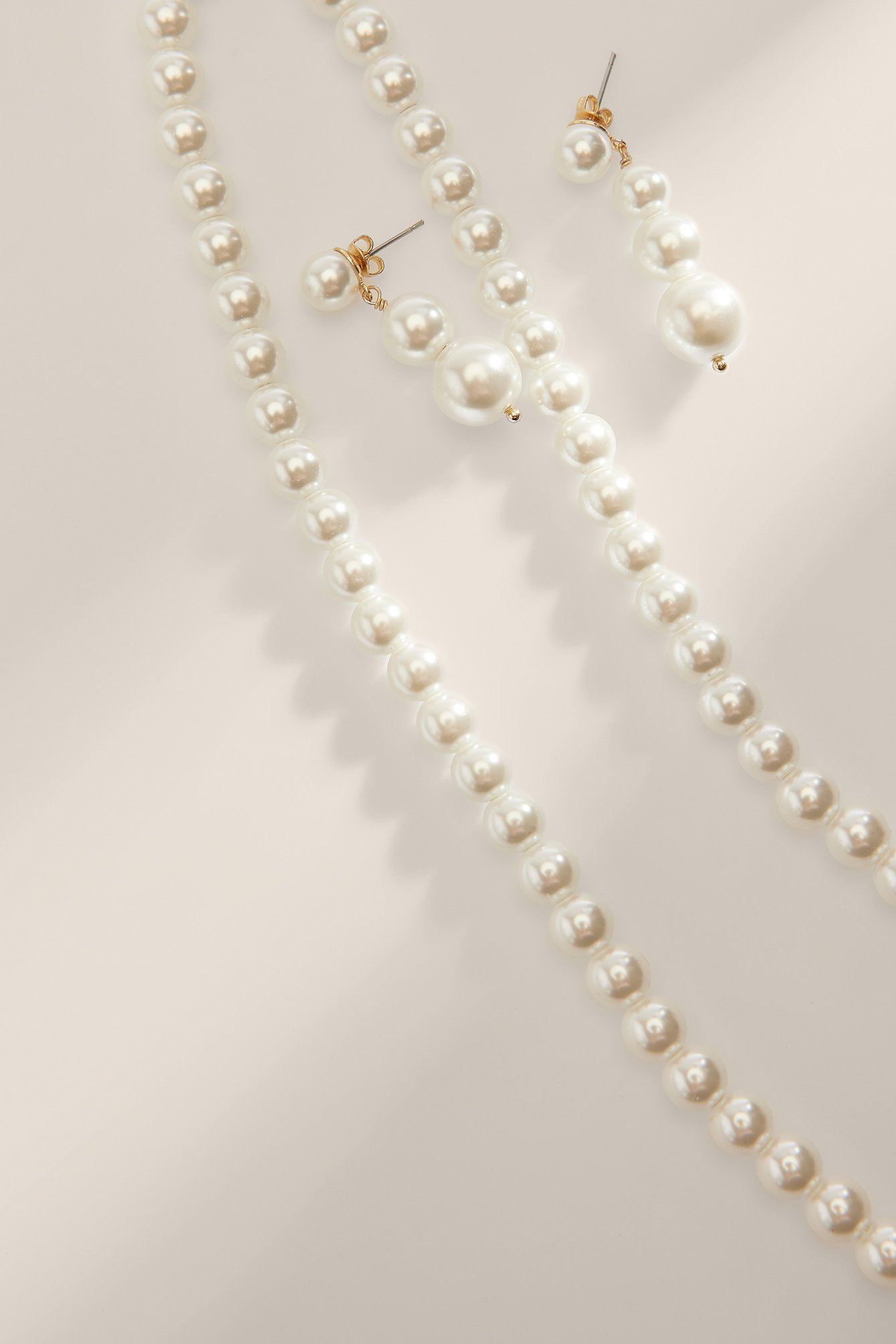 White Colored Pearl Necklace