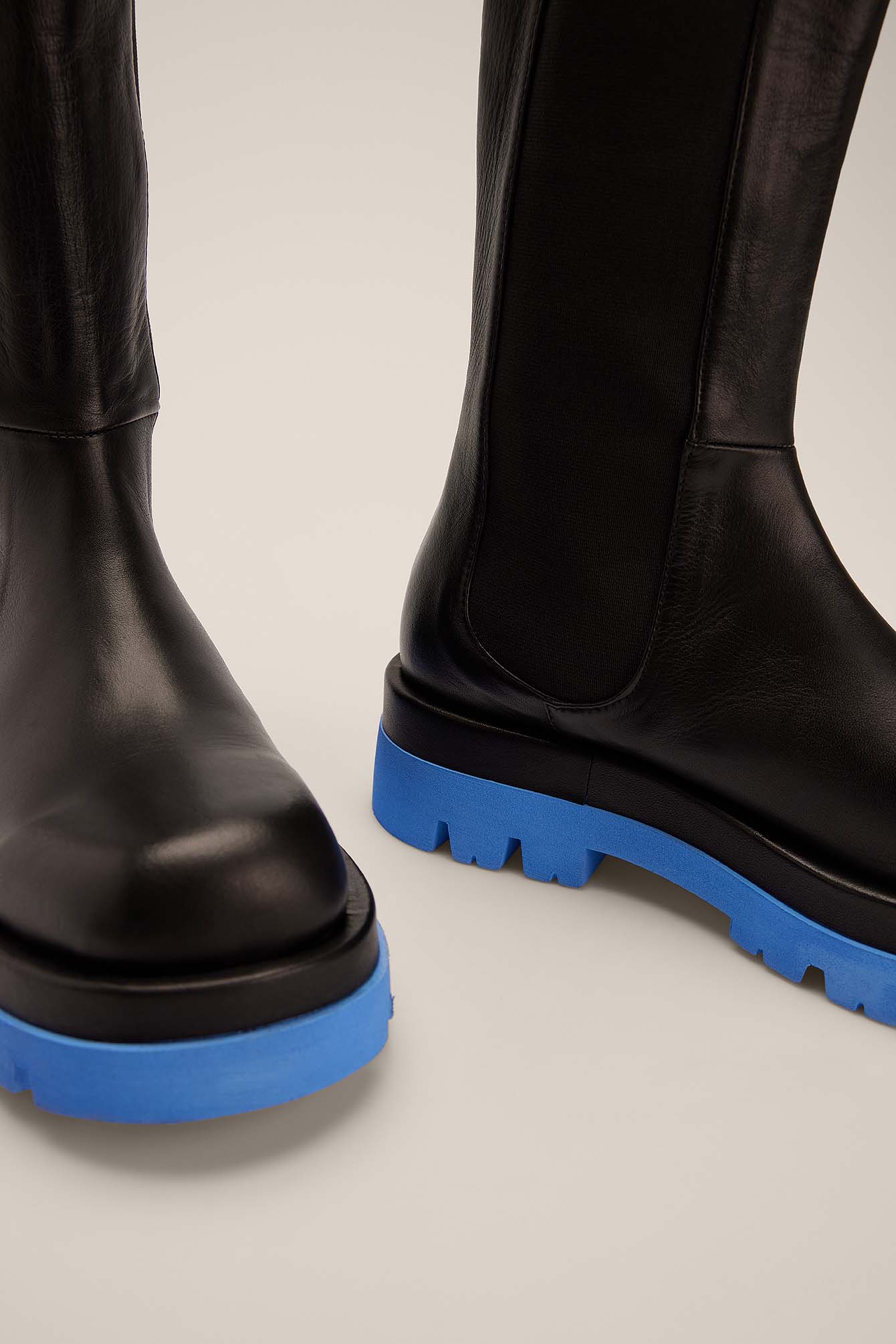 Colored Sole Leather Boots Black | na 