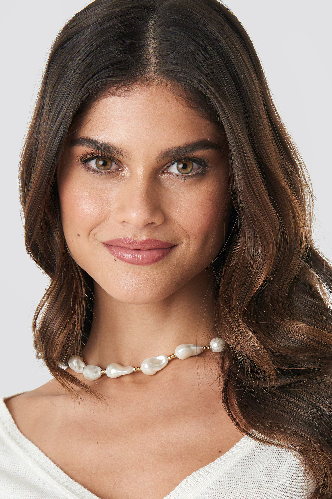 Connected Pearl Necklace White