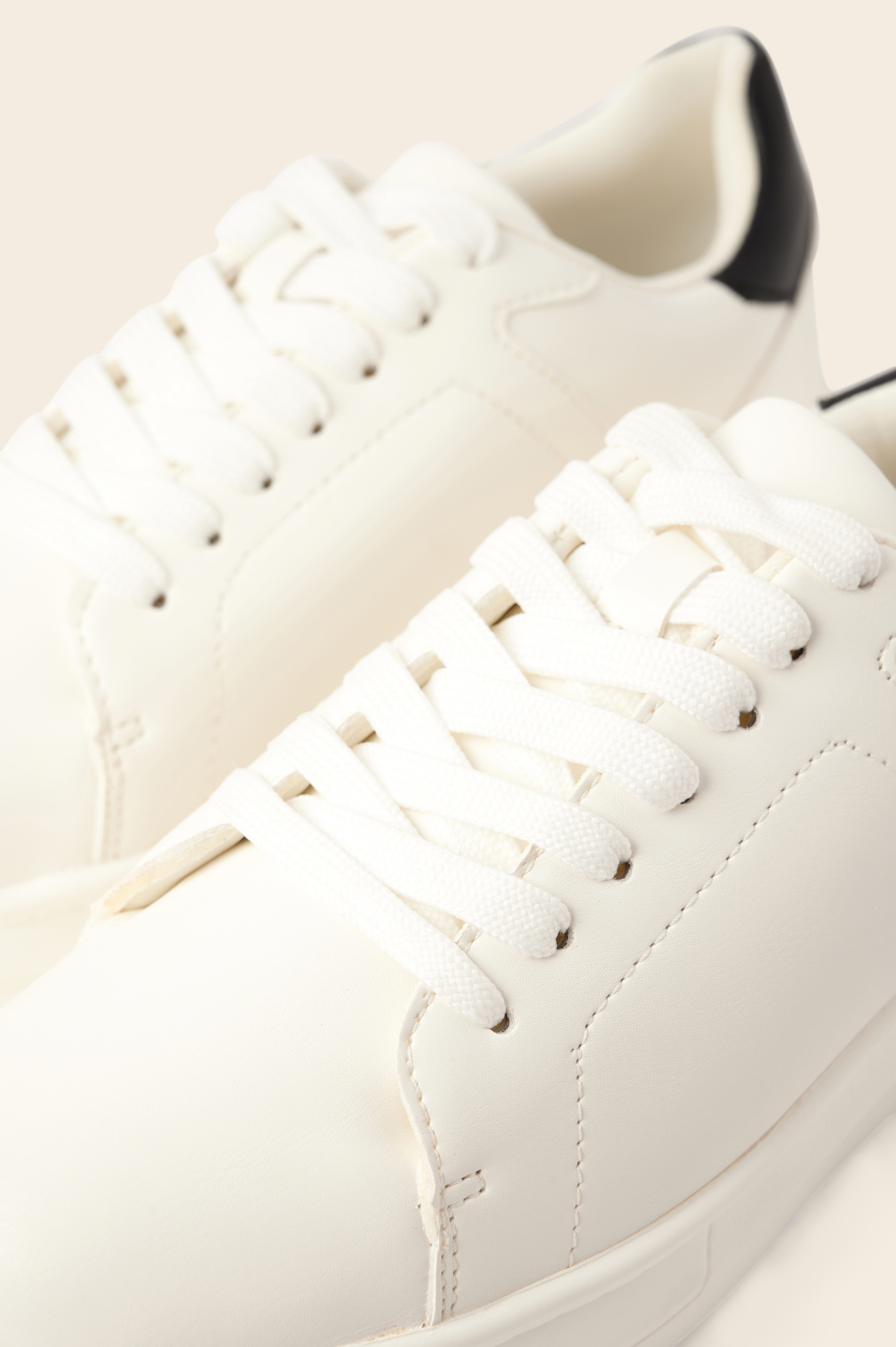 Contrast Counter Trainers White