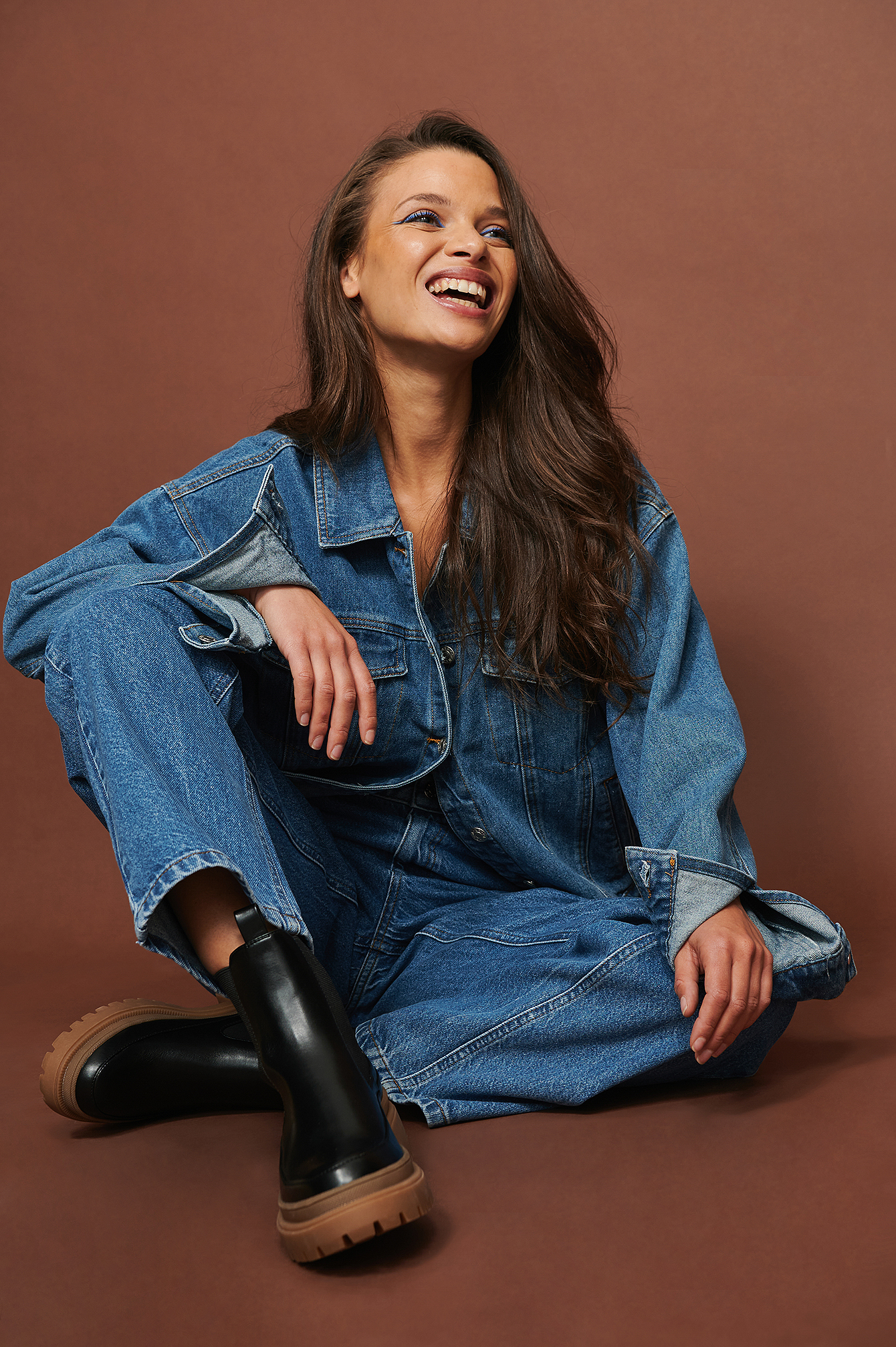 contrast sole chelsea boots