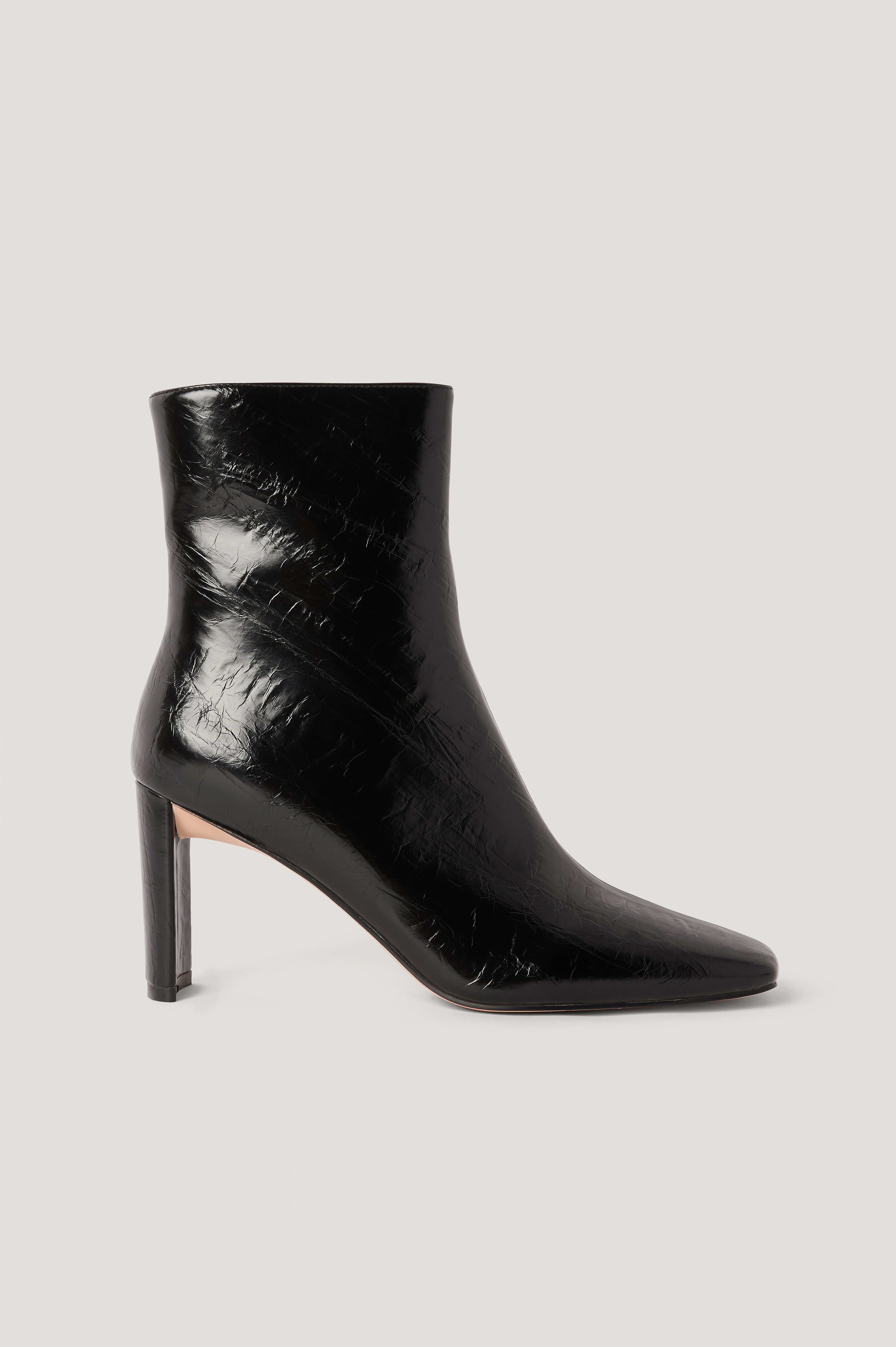 Botines Altos Arrugados Negro | na-kd.com
