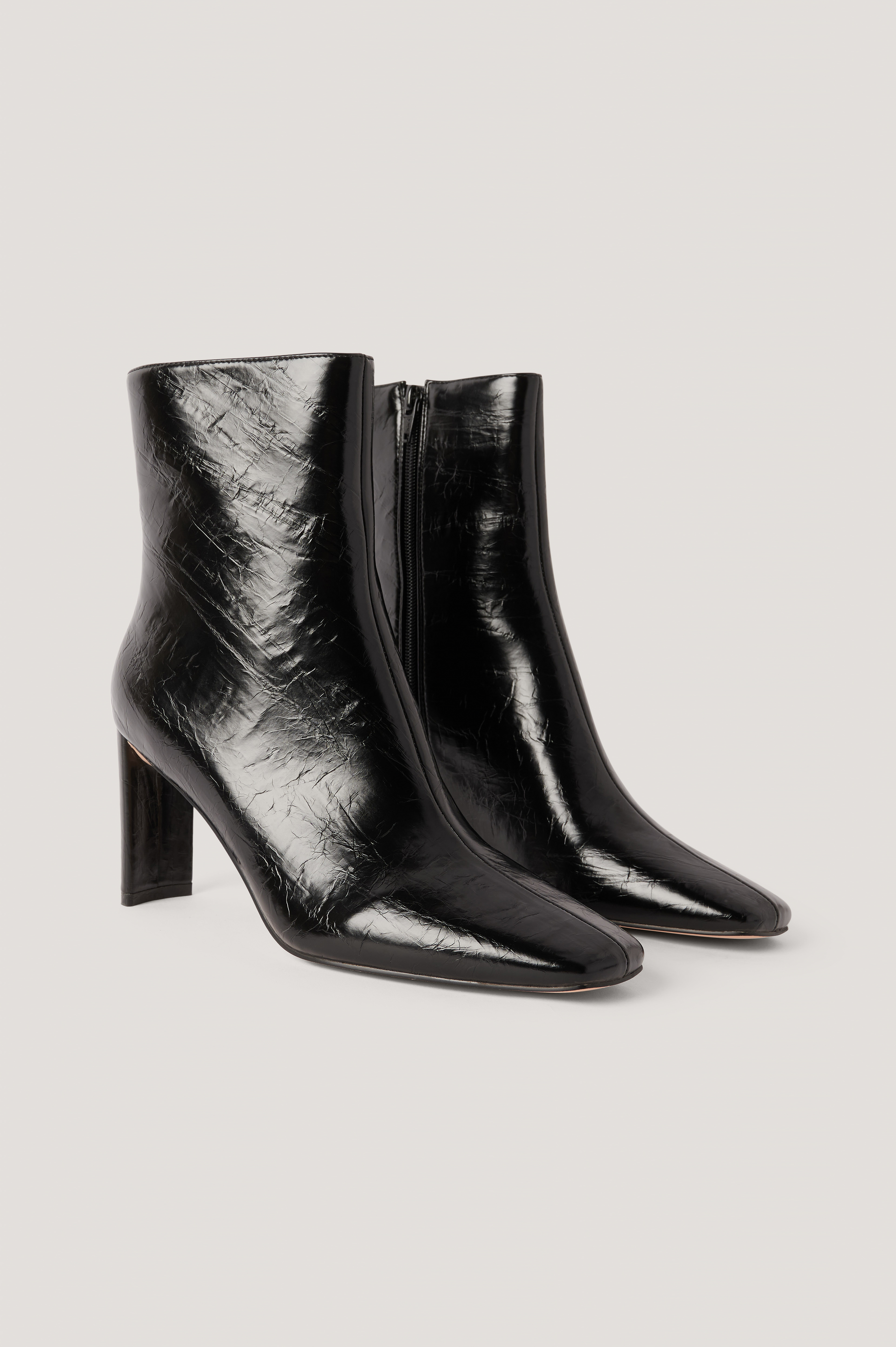 Botines Altos Arrugados Negro | na-kd.com