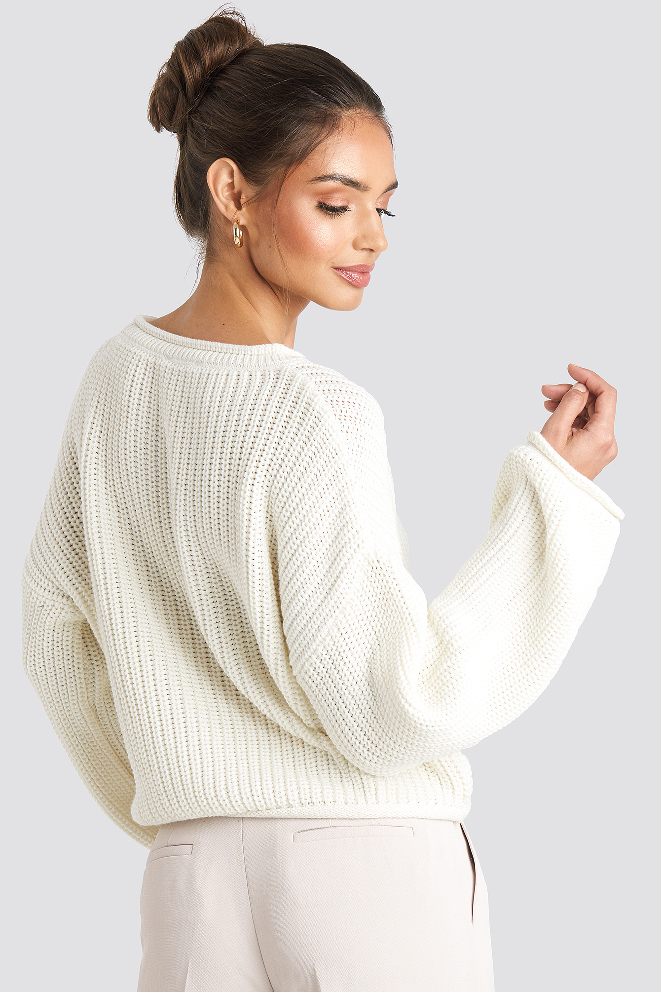 Damen Bekleidung Pullover und Strickwaren Rollkragenpullover NA-KD Synthetik Chloé B x Knitted Boatneck Sweater in Weiß 