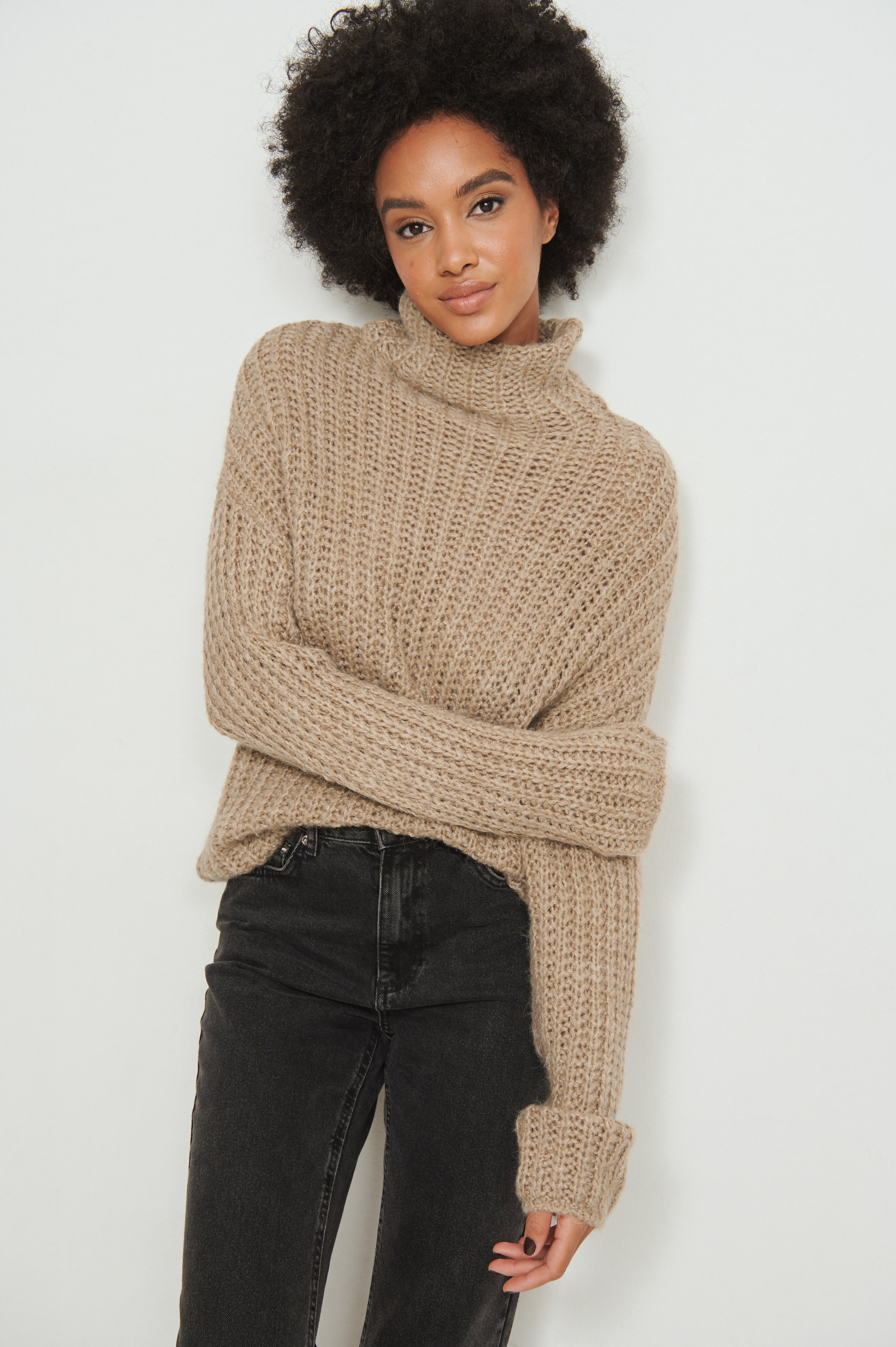 NA-KD Cropped Knitted High Neck Sweater - Beige