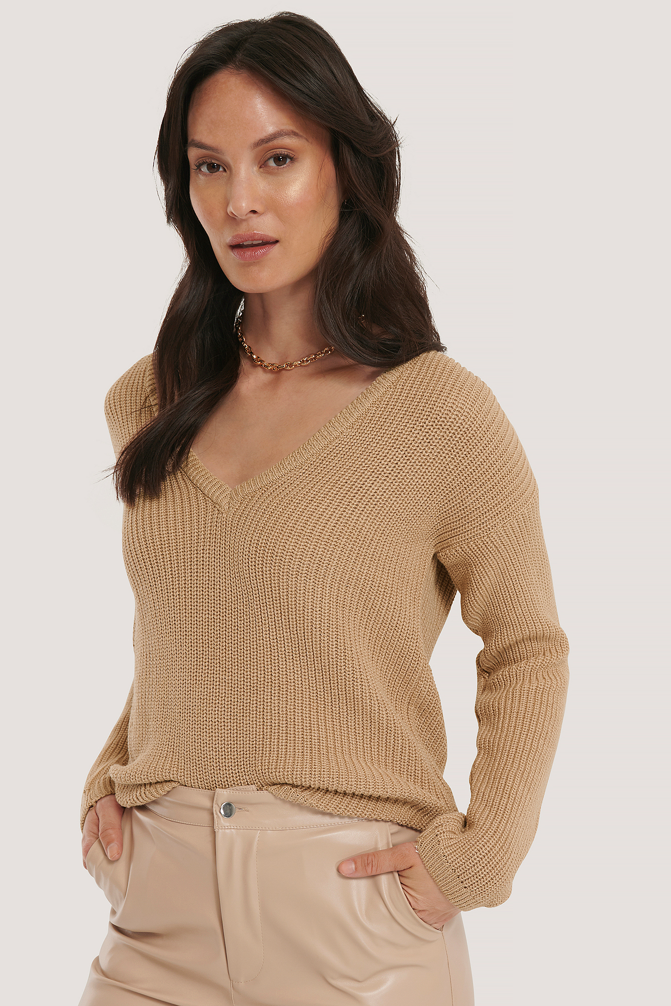 Deep Front V-neck Knitted Sweater Beige | na-kd.com