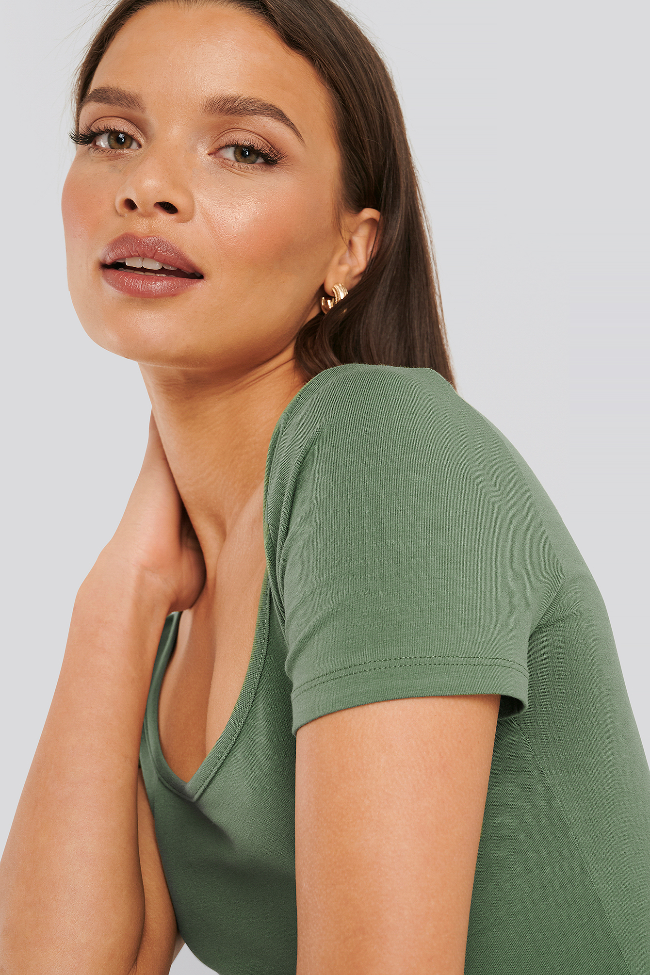 Deep Round Neck Fitted Top Green | NA-KD