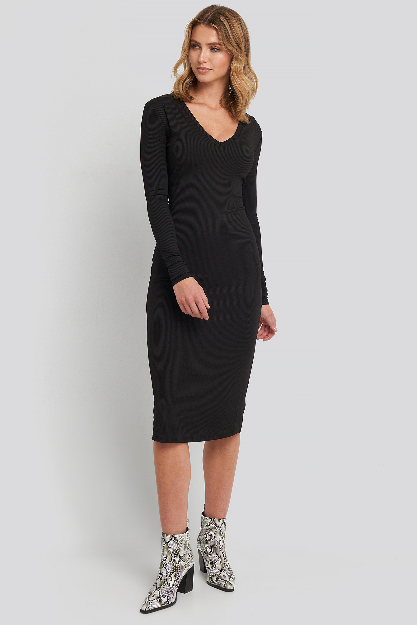 Deep V-Neck Ribbed Dress Black