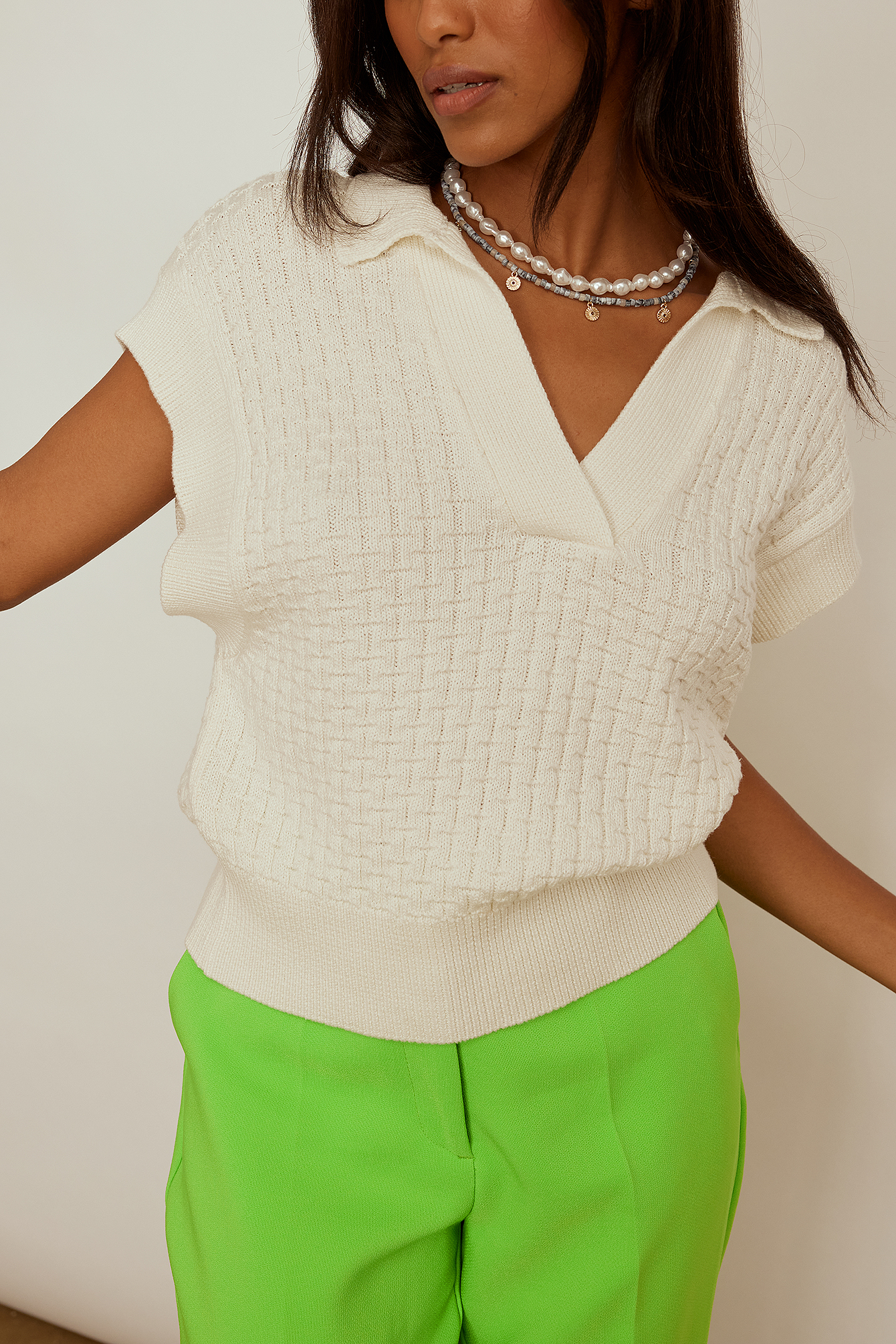 Detail Knitted Collar Vest Offwhite