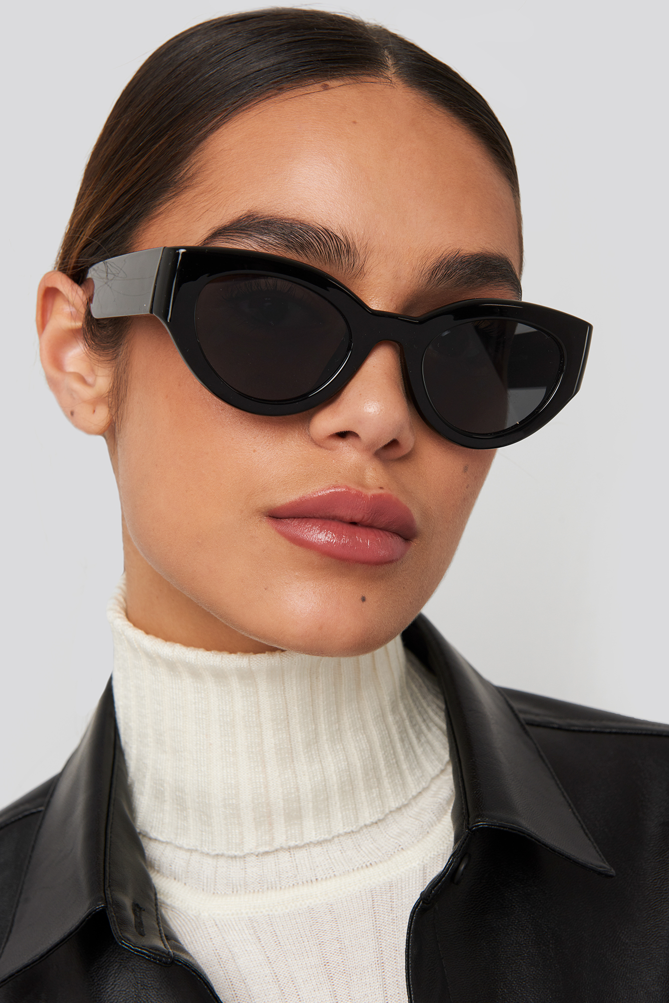 Nakd Detailed Temple Cateye Sunglasses Black ModeSens