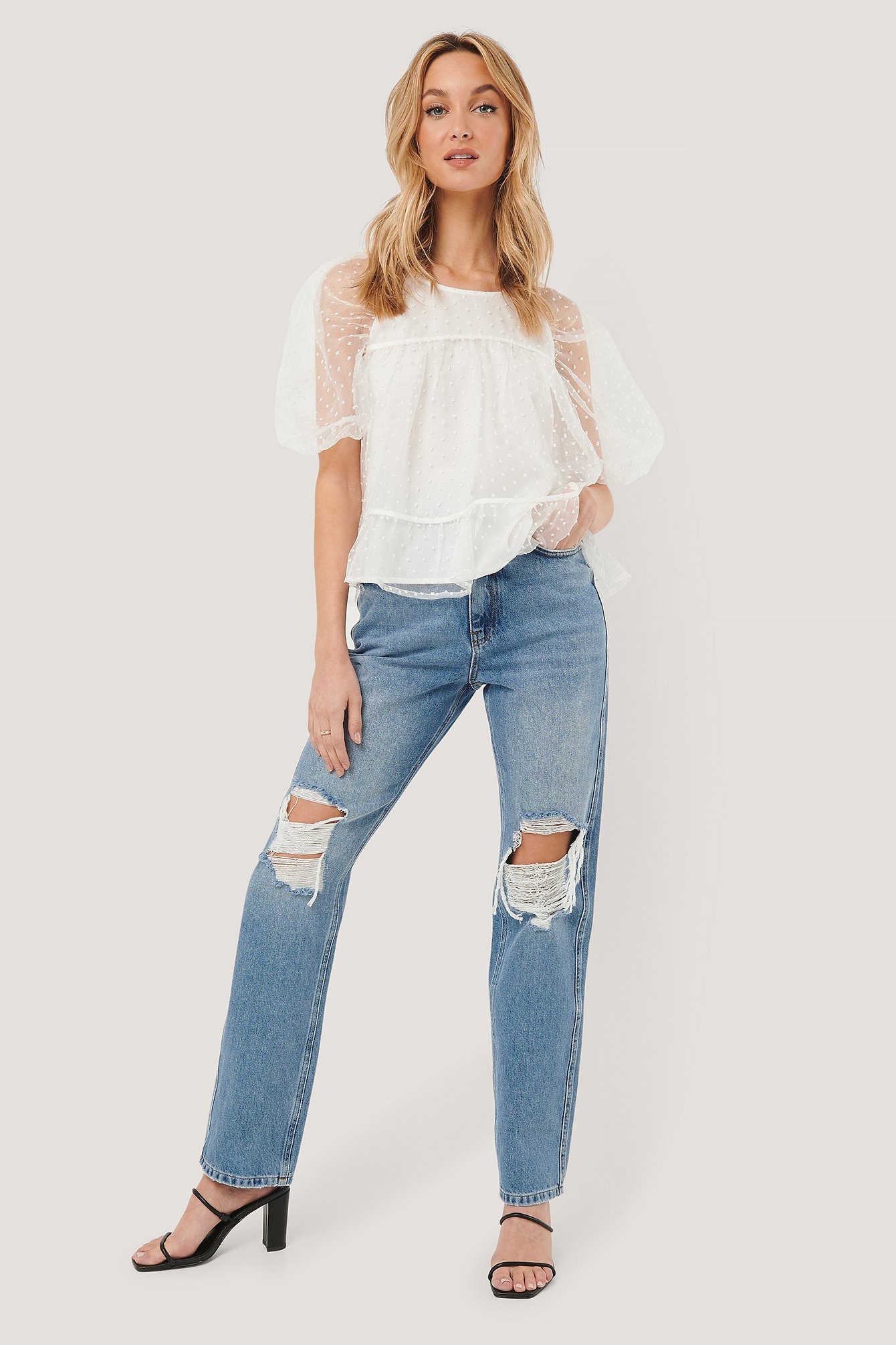 Damen Bekleidung Oberteile Langarm Oberteile NA-KD Synthetik Trend Distressed Straight Fit Jeans in Natur 