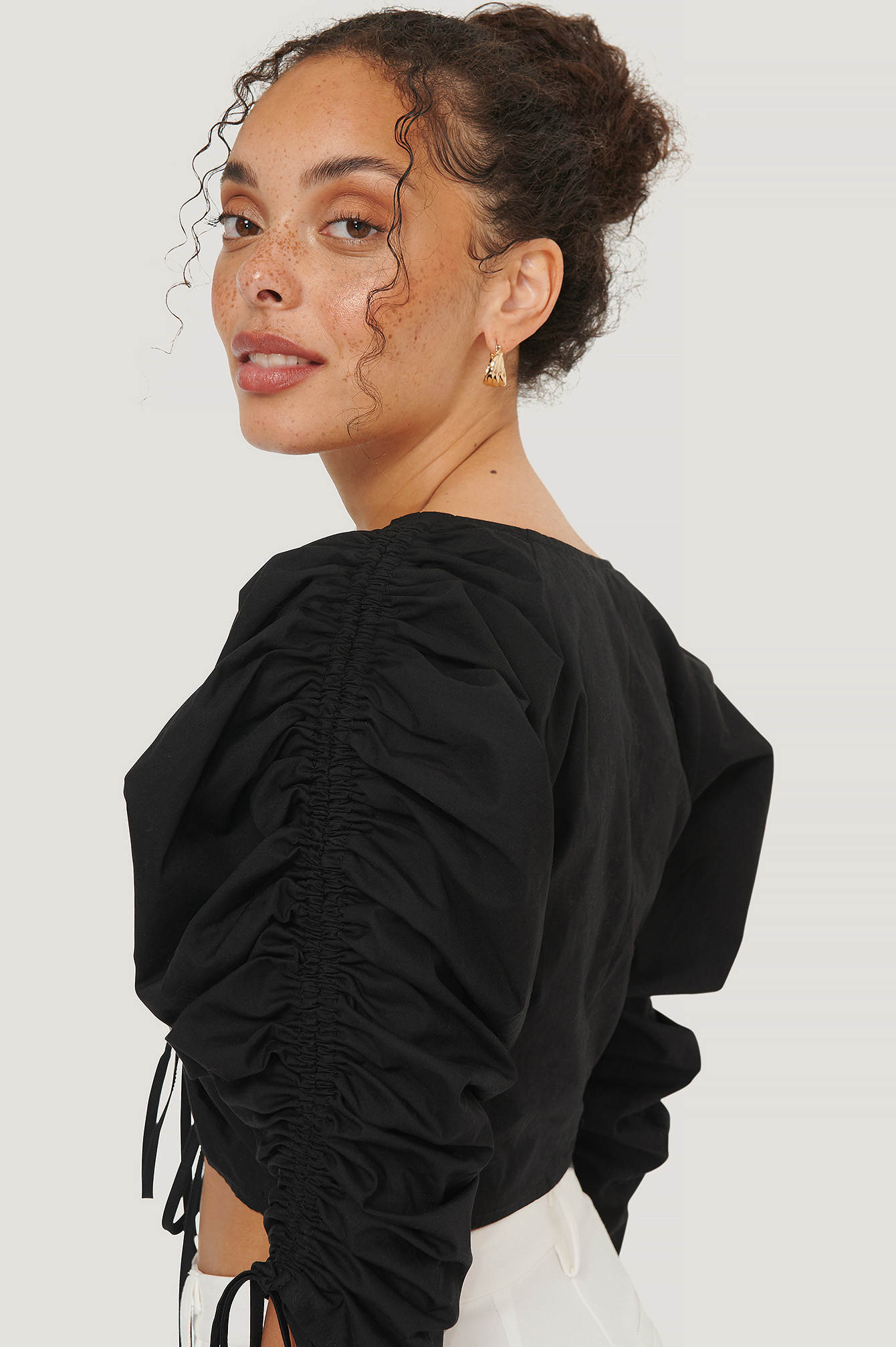 Drawstring Cropped Top Black | NA-KD