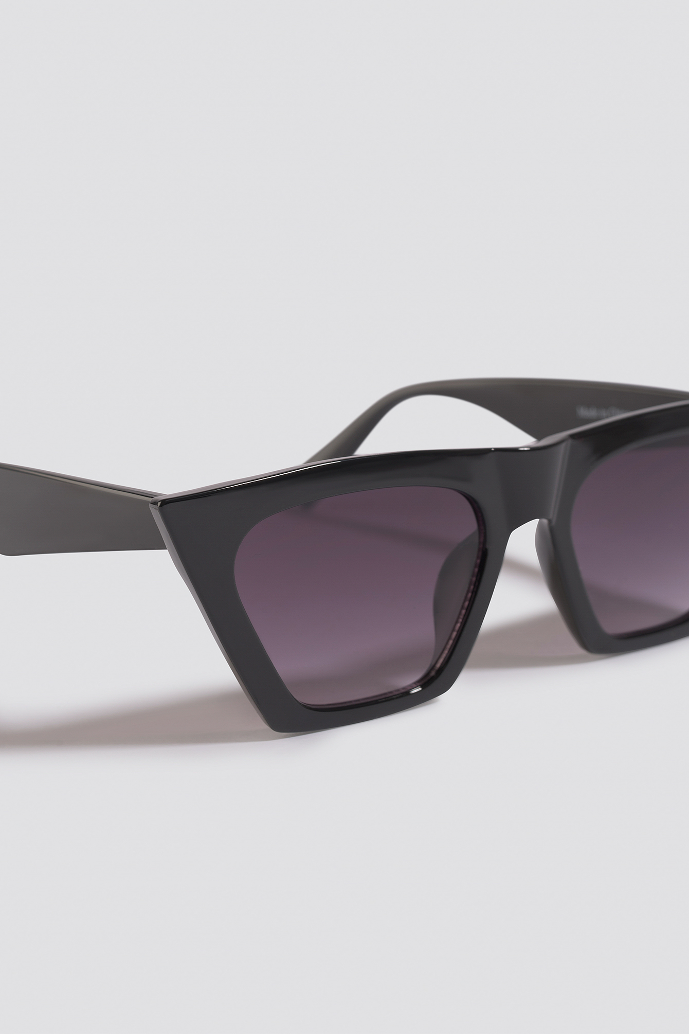 Edgy Cat Eye Sunglasses Black