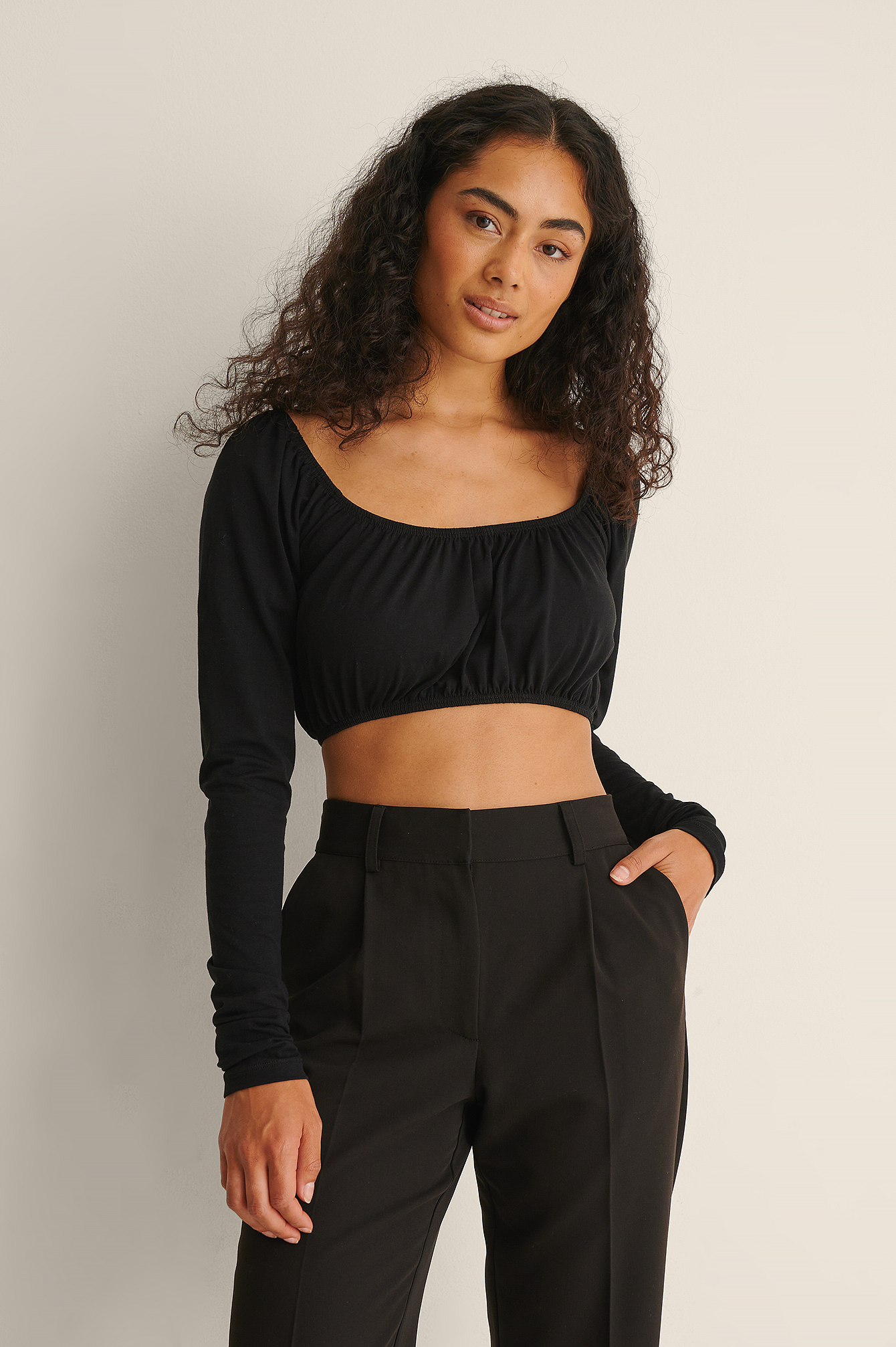 black long sleeve shirt crop