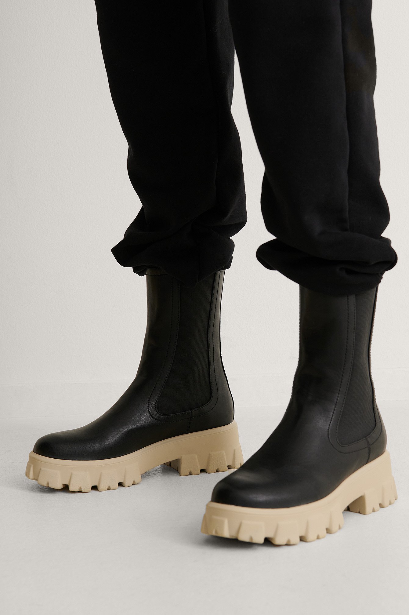 Black/White Elastic Profile Boots