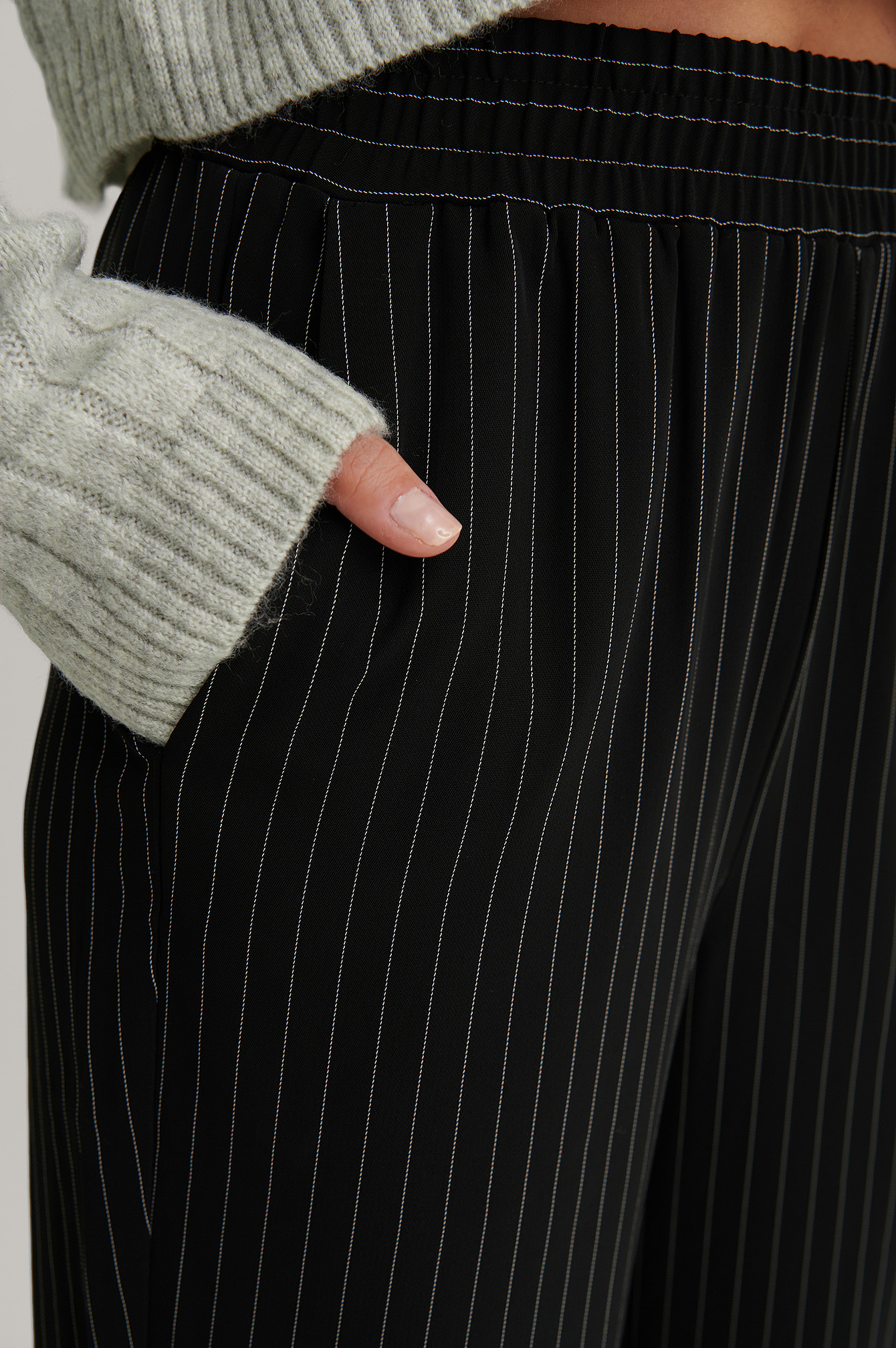 Elastic Waist Pinstriped Pants Black 