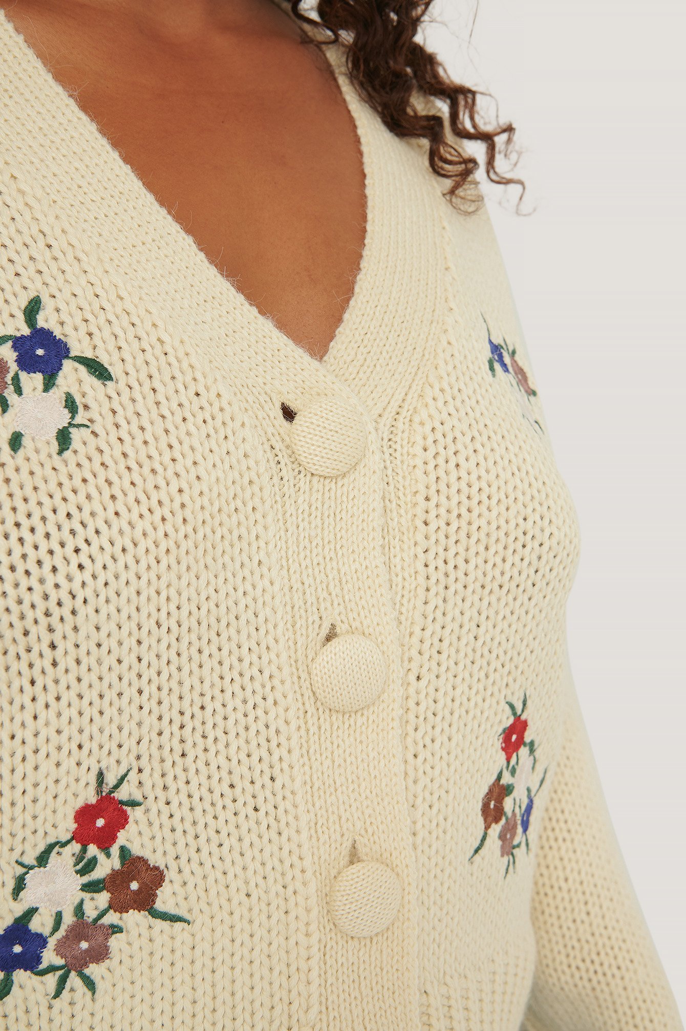 White Embroidery Cropped Knitted Cardigan