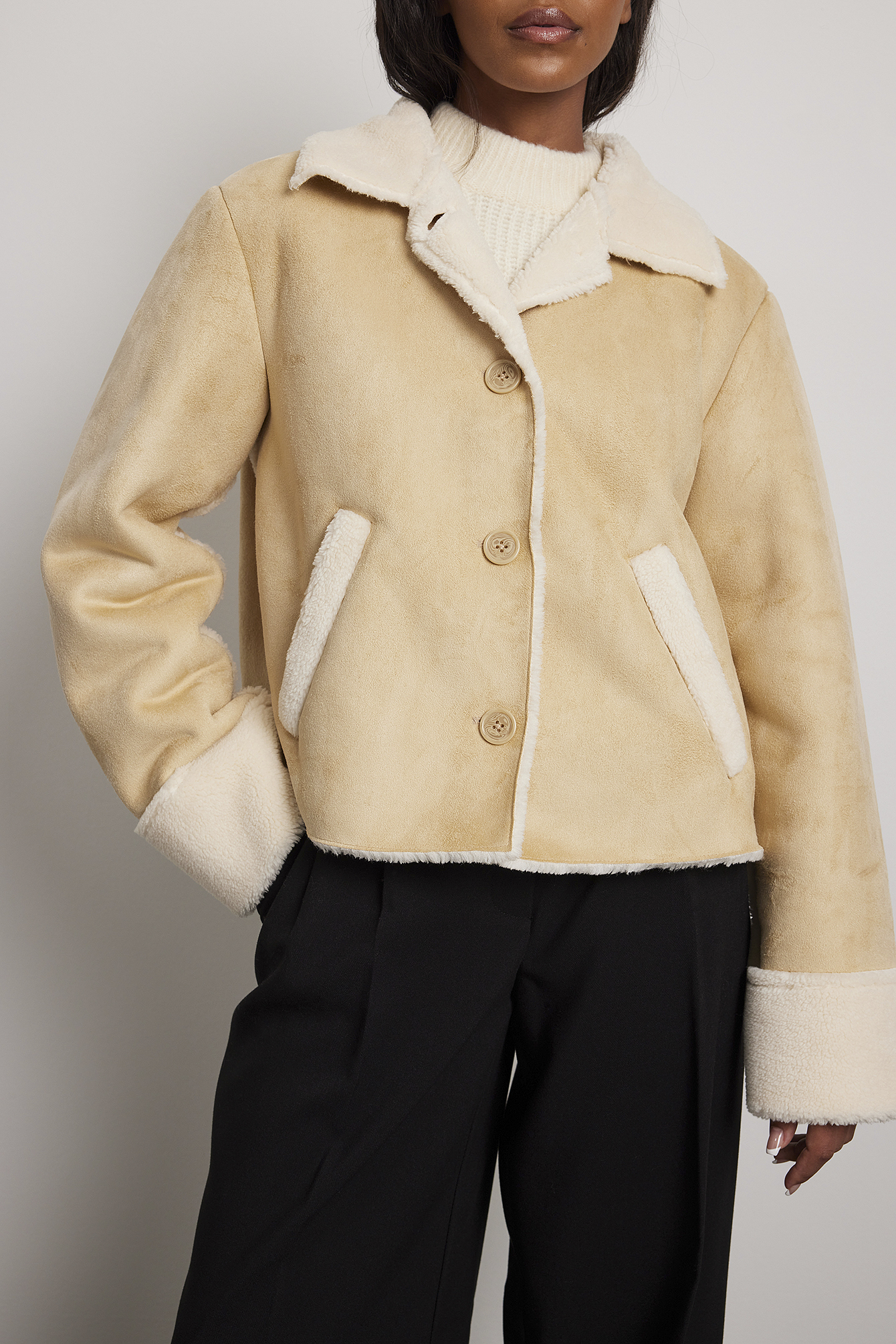 Damen Bekleidung Jacken Felljacken P.A.R.O.S.H Cropped-Jacke aus Faux Fur in Weiß 