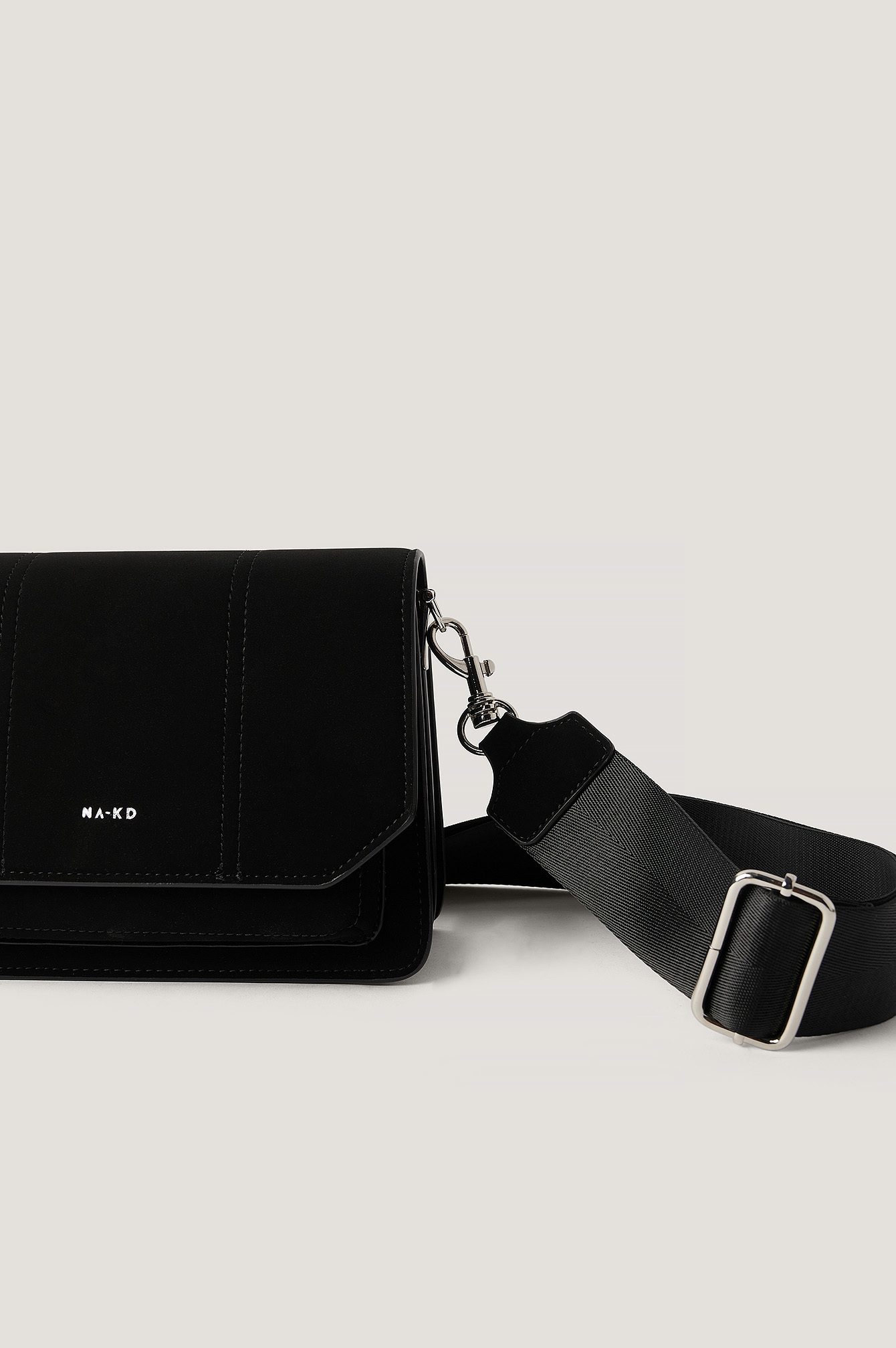 Crossbody-Tasche Aus Wildlederimitat Schwarz NA-KD