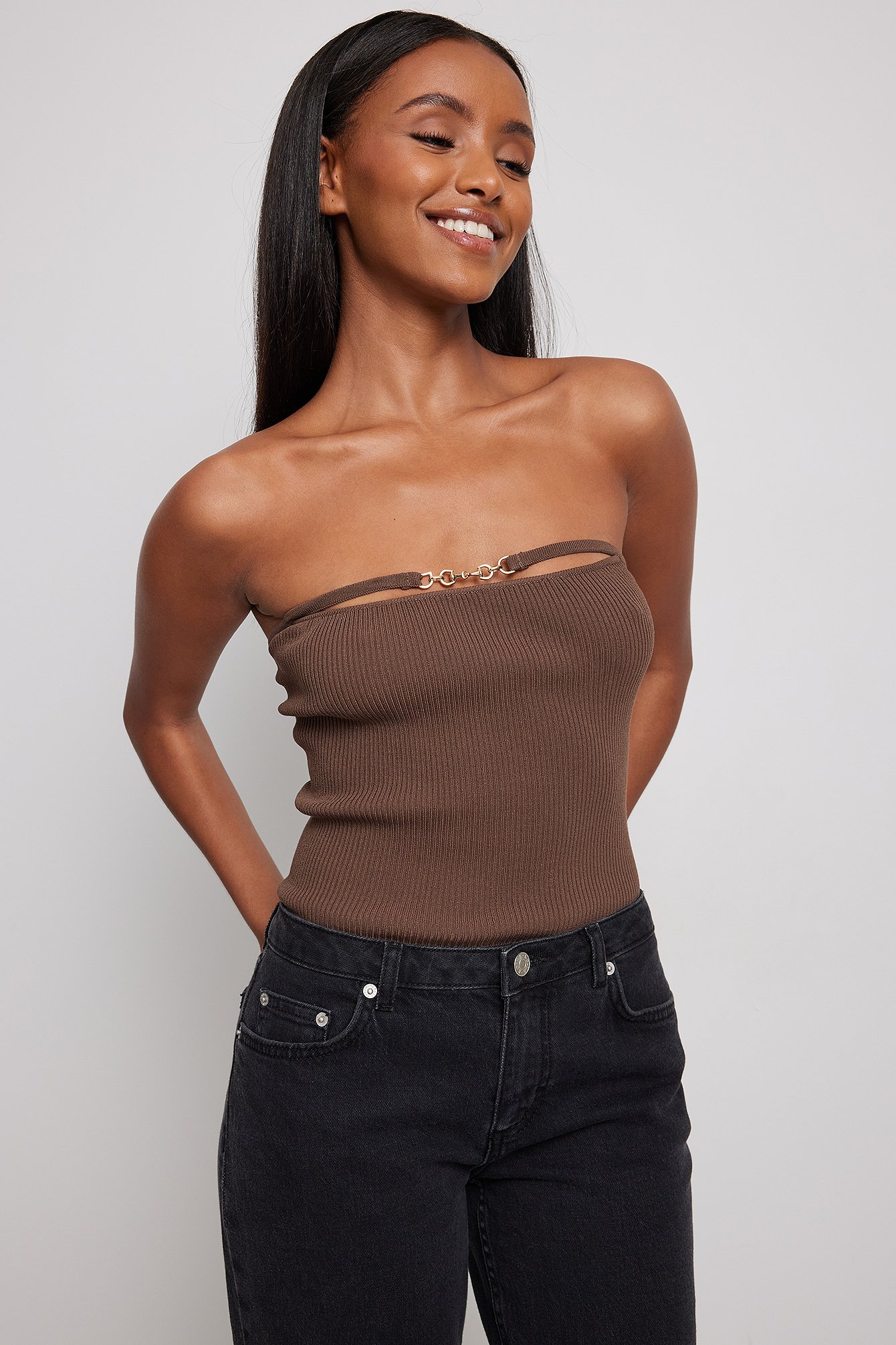 na-kd party -  Fein gestricktes Cut-Out Bandeau Top - Brown