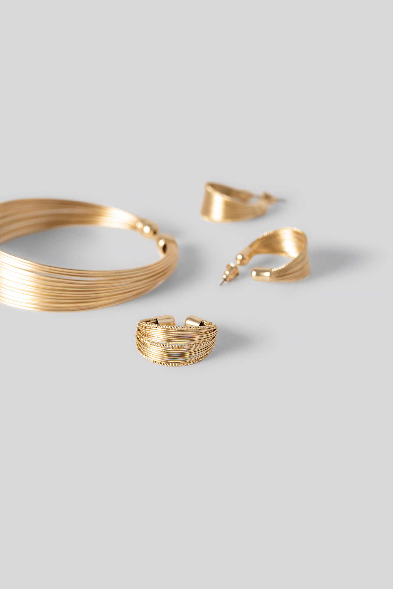 Fine Layered Jewellery Set Gold