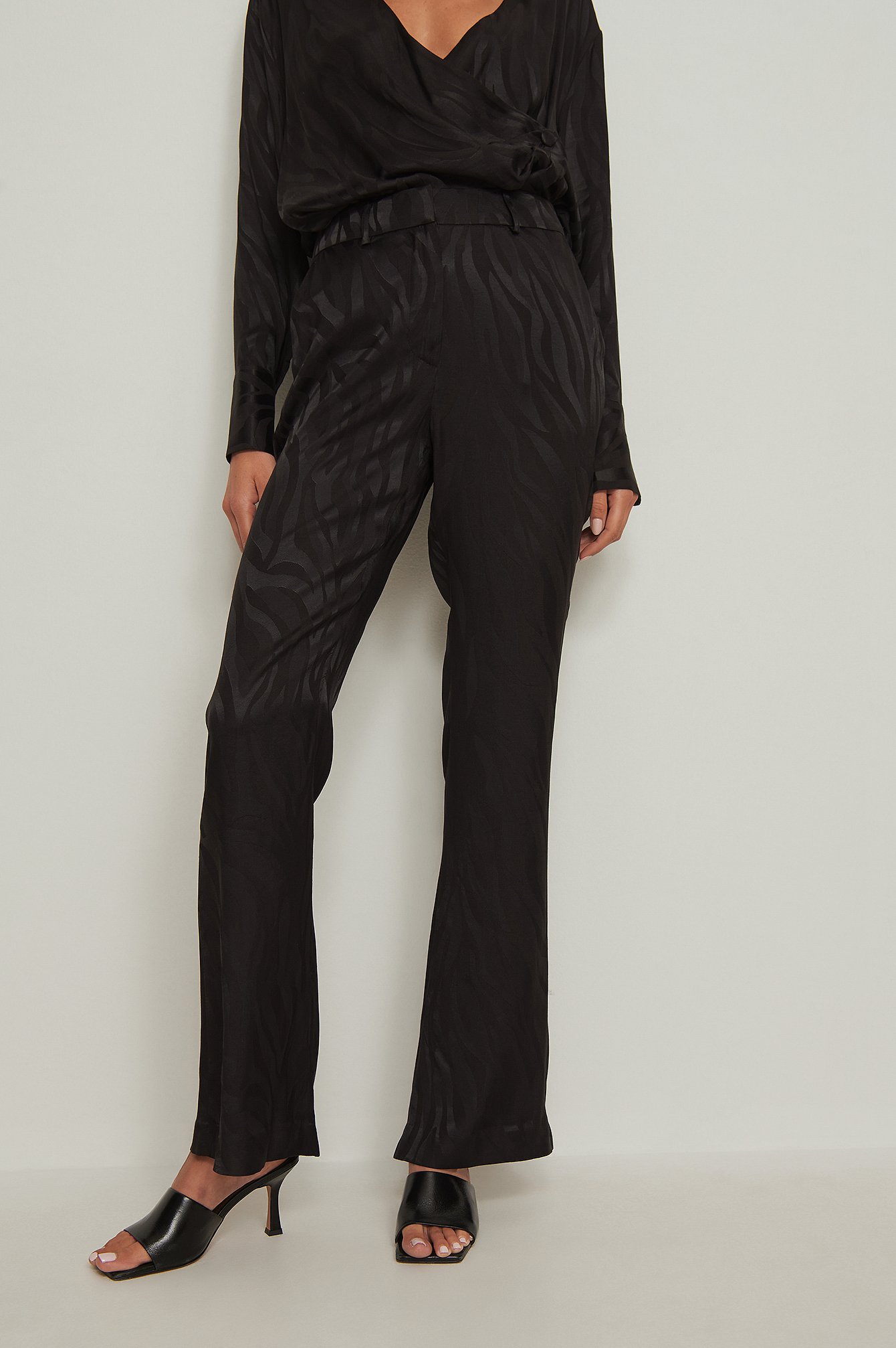 Black Jacquard slitt bukse med sebramønster