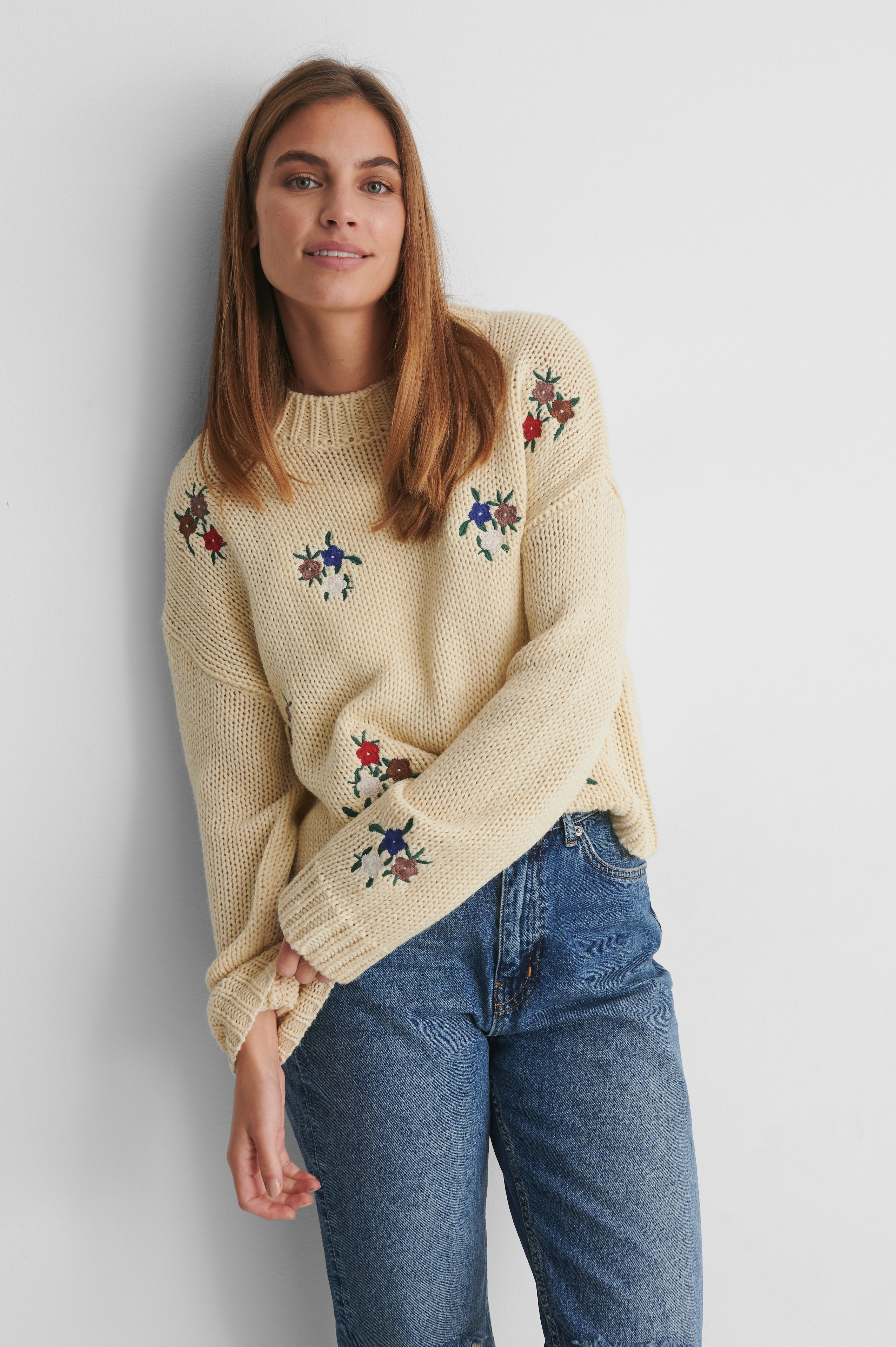 White Flower Embroidery Round Neck Knitted Sweater
