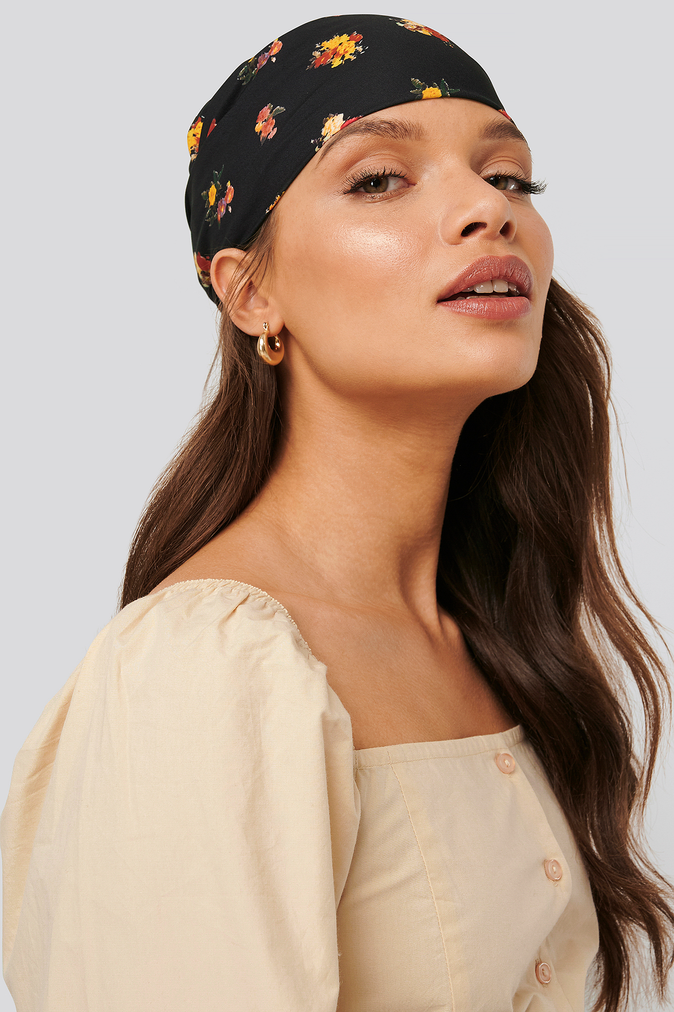 Flower Scarf Black NAKD