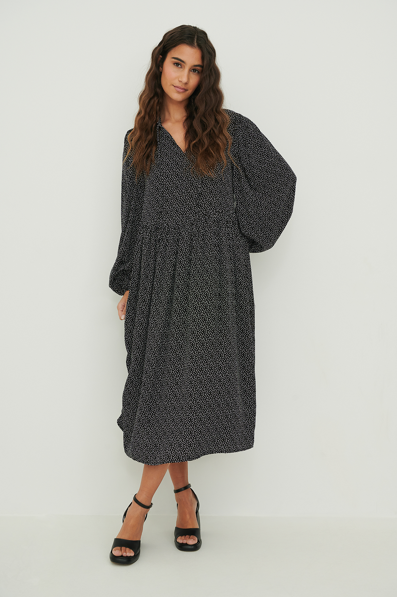 Flowy LS Maxi Dress Dotted | na-kd.com
