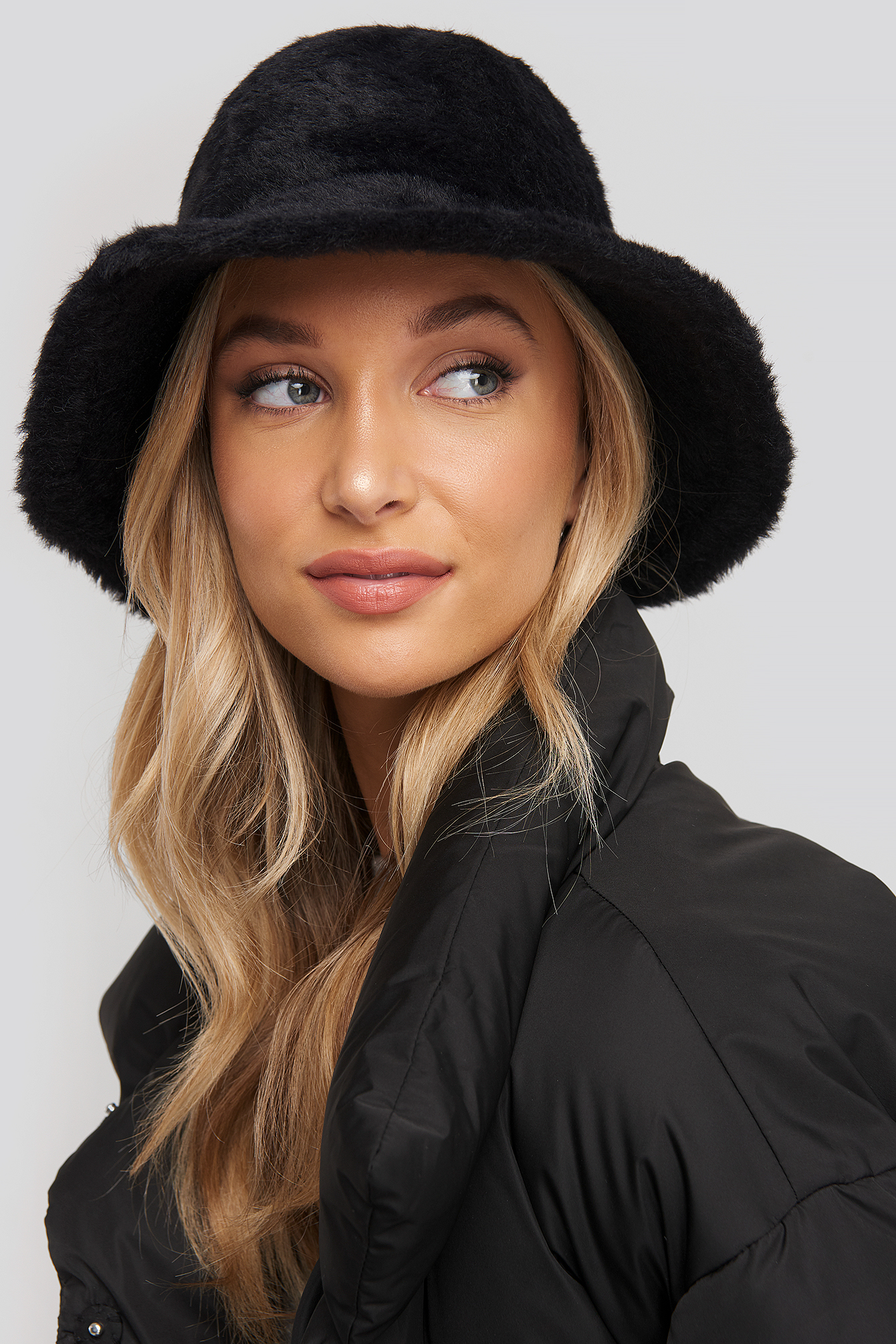 Fluffy Bucket Hat Black
