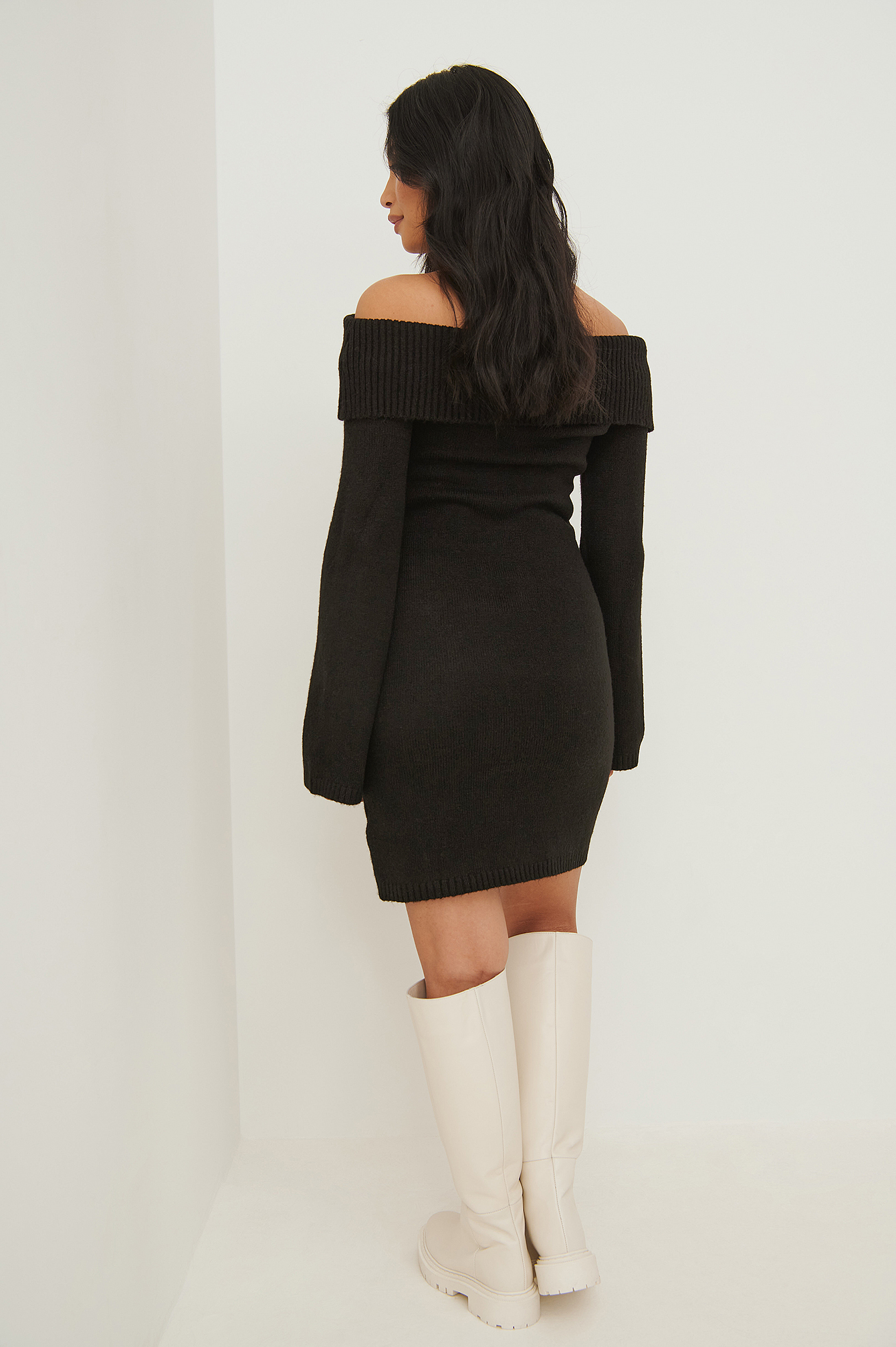 Dames Kleding voor voor Jurken voor Korte en mini-jurken NA-KD Katoen Ribgebreide Mini-jurk Met Detail Op De Rug in het Zwart 