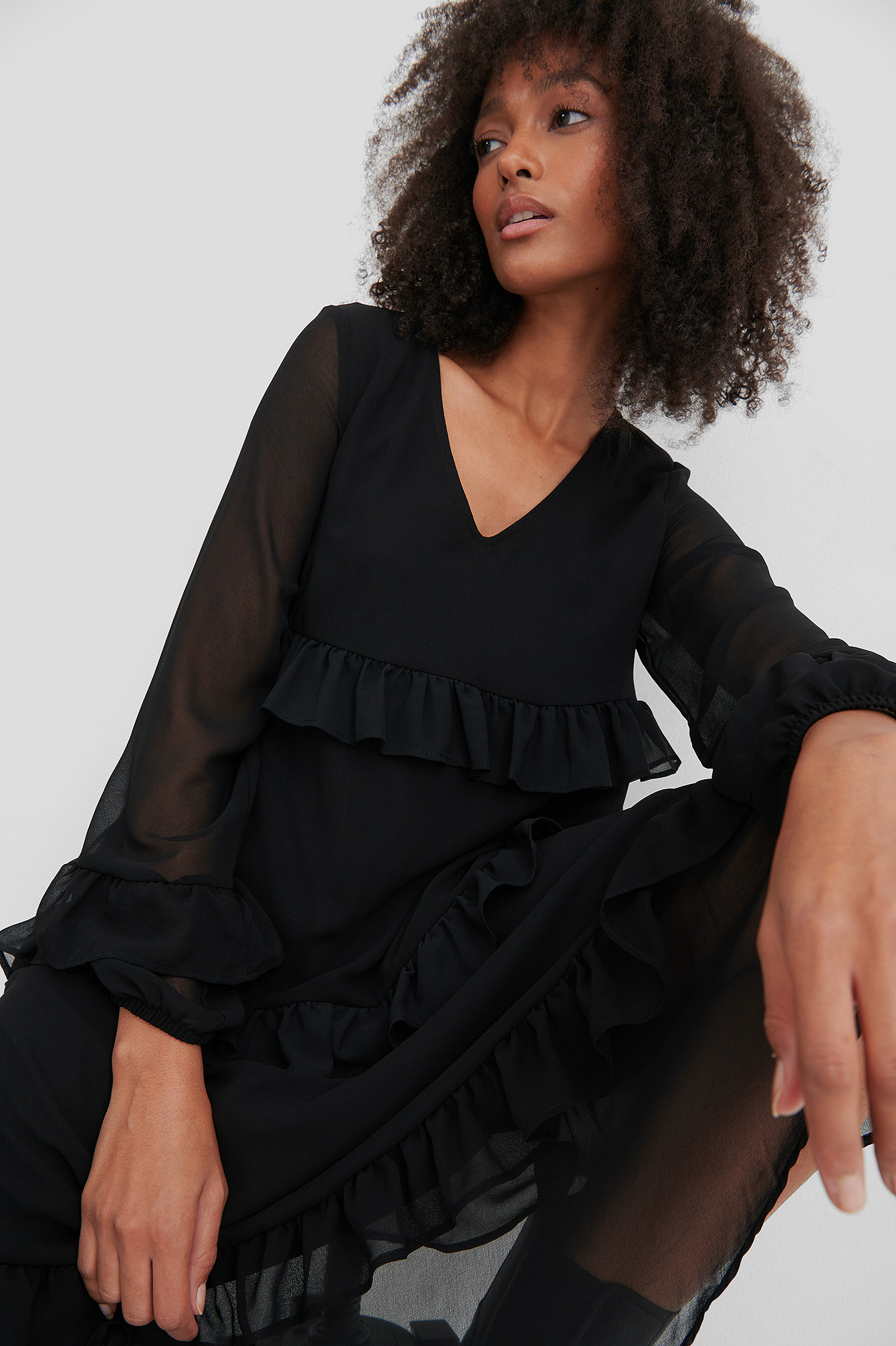 Frill Flowy V-Neck Dress Black | na-kd.com