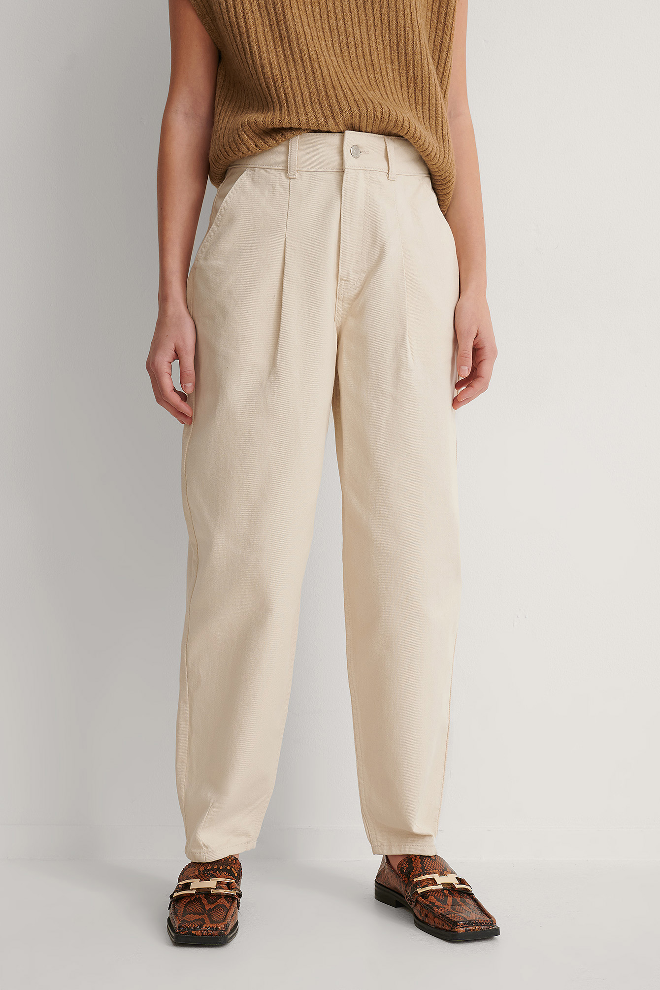 Front Pleat Balloon Leg Jeans Offwhite | na-kd.com