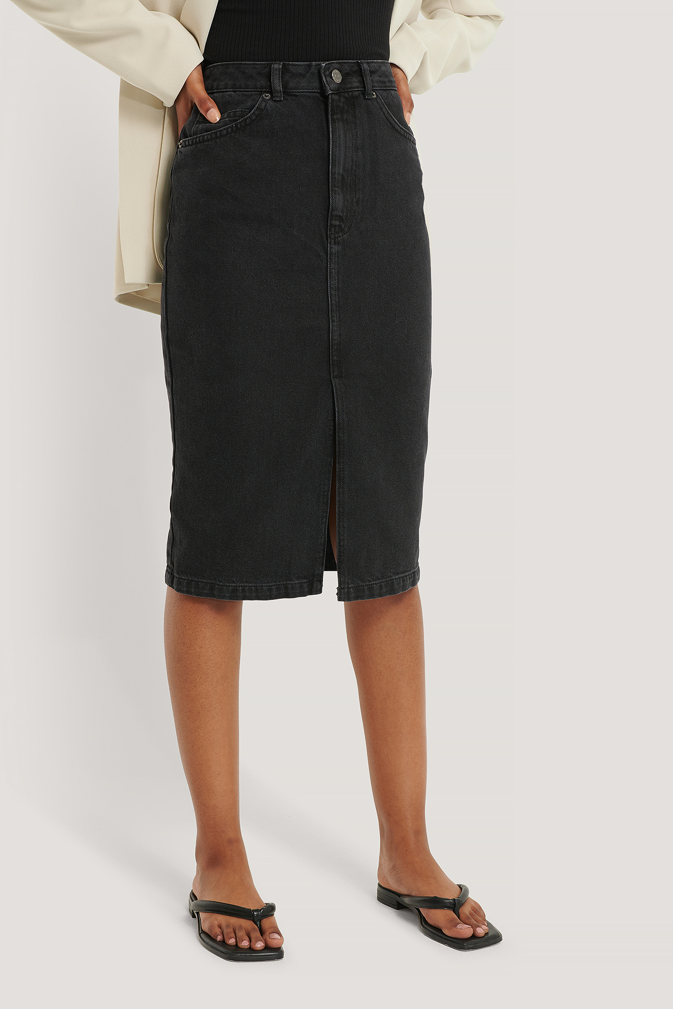 NA-KD Trend Front Split Midi Denim Skirt in Schwarz Damen Bekleidung Röcke Knielange Röcke 