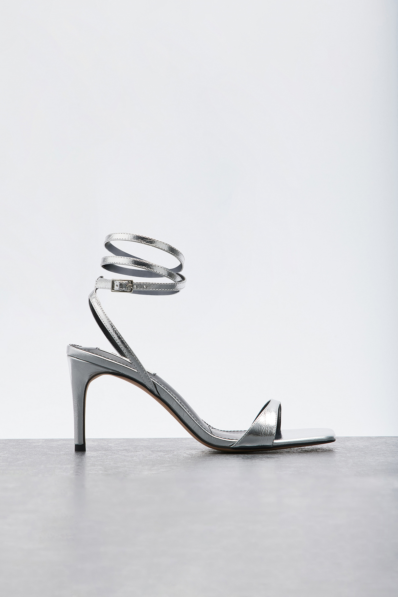 Glanzende sandalen met hoge Zilver | NA-KD